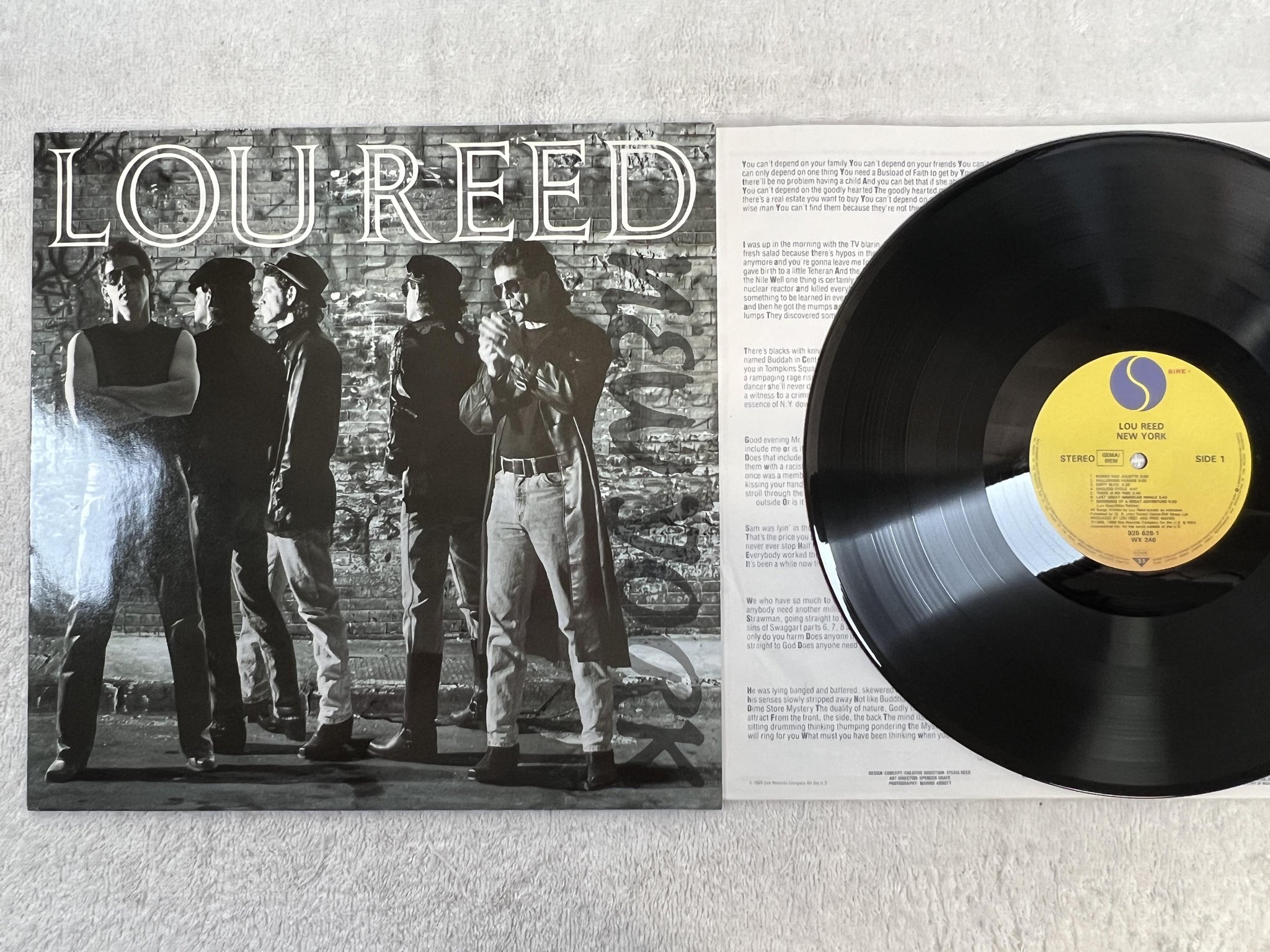 Omslagsbild för skivan LOU REED new York LP -89 EU SIRE 925 829-1