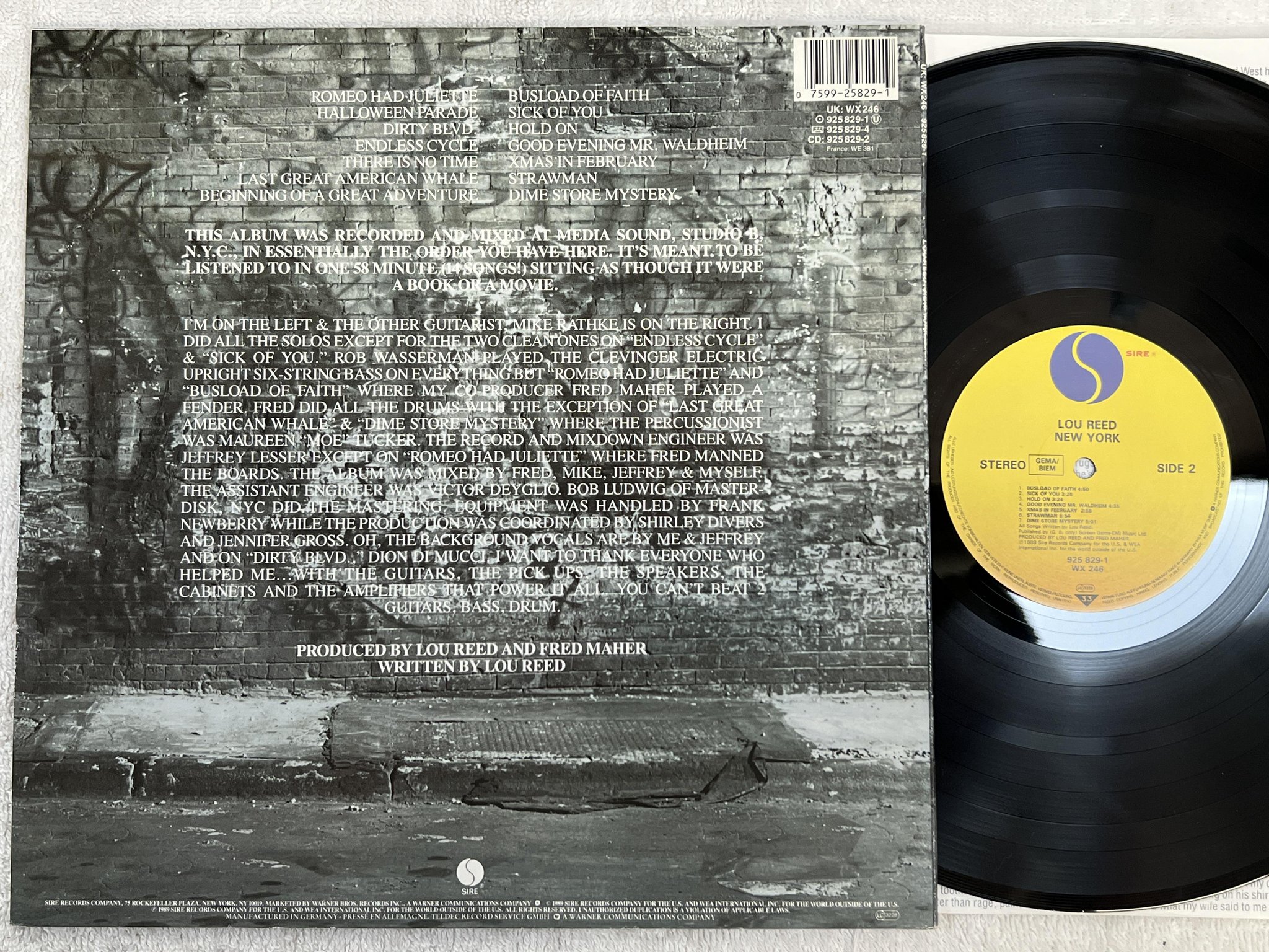 Omslagsbild för skivan LOU REED new York LP -89 EU SIRE 925 829-1