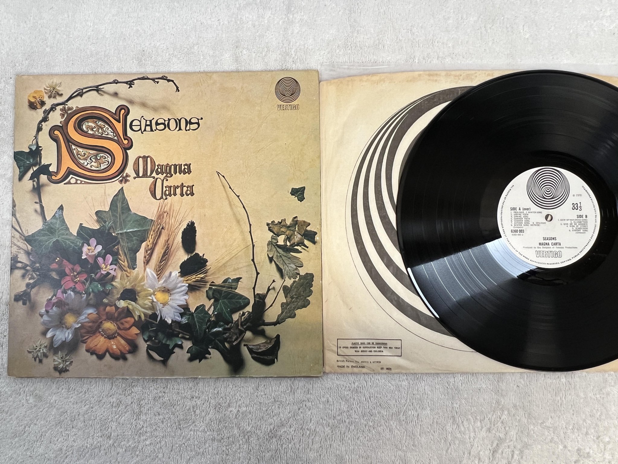 Omslagsbild för skivan MAGNA CARTA seasons LP -70 UK swirl VERTIGO 6360 003