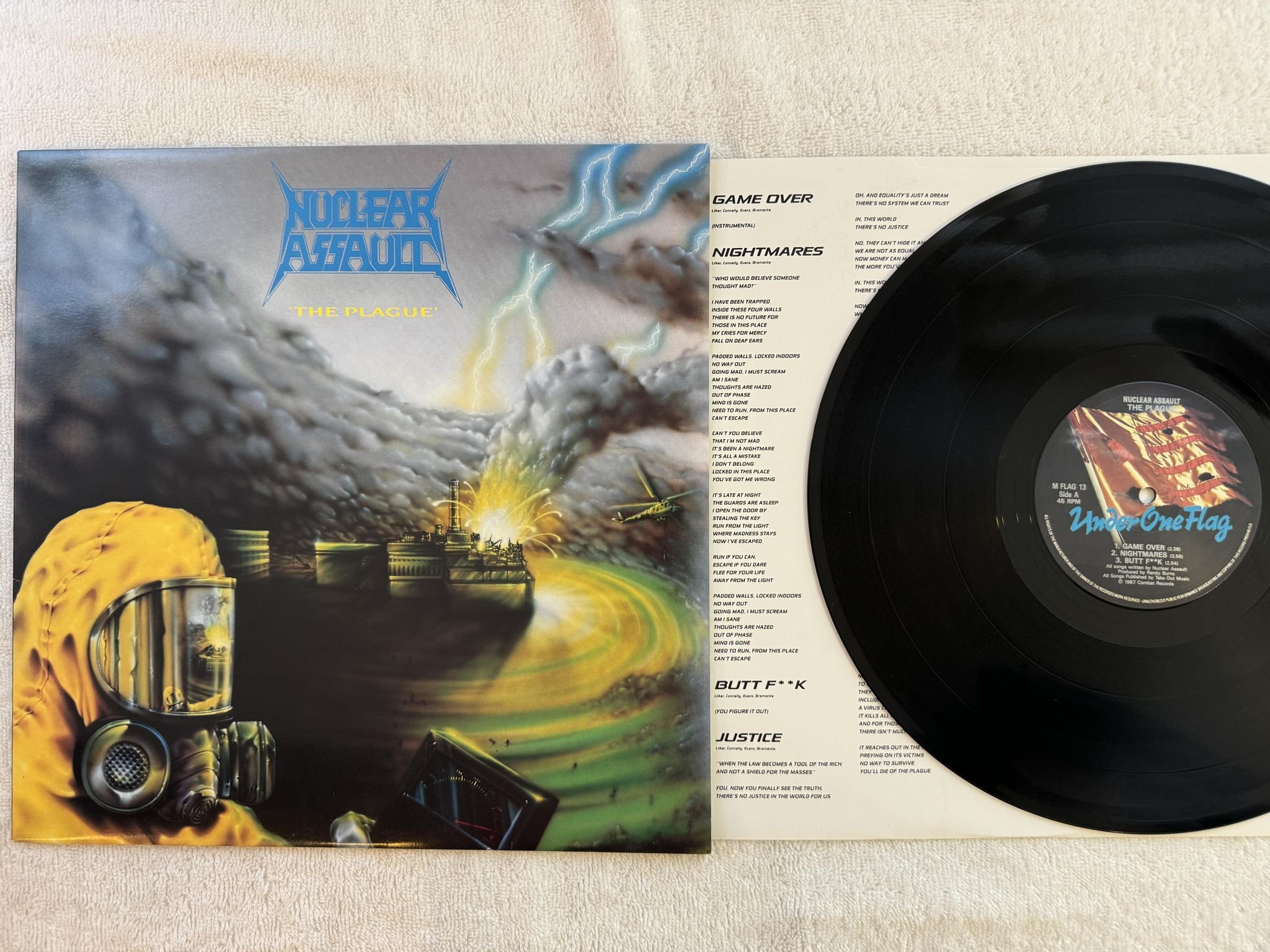 Omslagsbild för skivan NUCLEAR ASSAULT The Plague 12"EP -87 UK UNDER ONE FLAG M FLAG 13