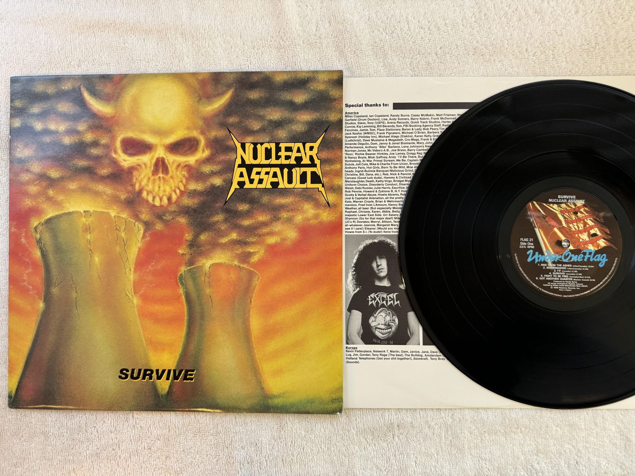 Omslagsbild för skivan NUCLEAR ASSAULT Survive LP -88 UK UNDER ONE FLAG FLAG 21