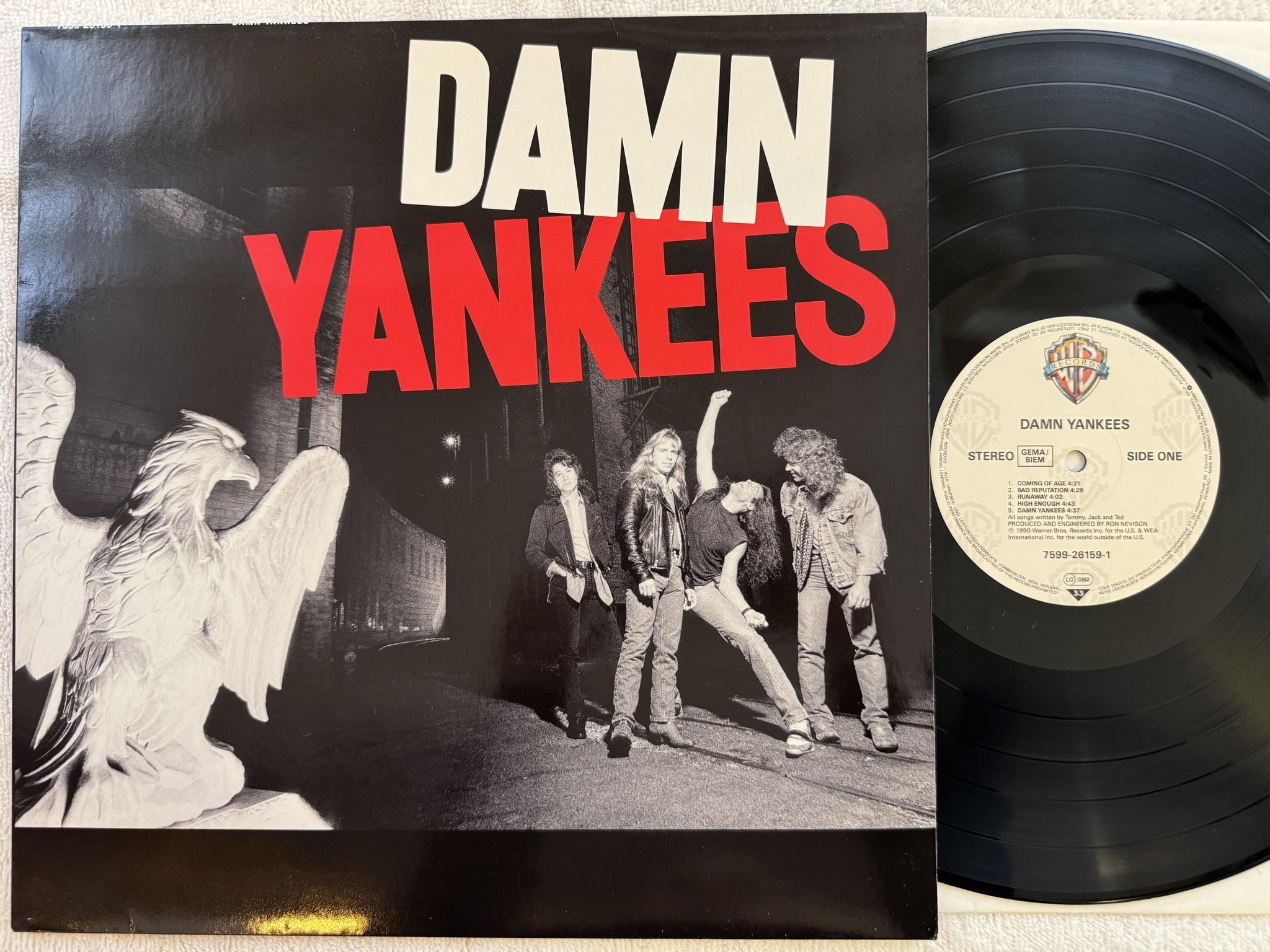 Omslagsbild för skivan DAMN YANKEES s/t LP -90 WARNER BROS 7599-26159-1