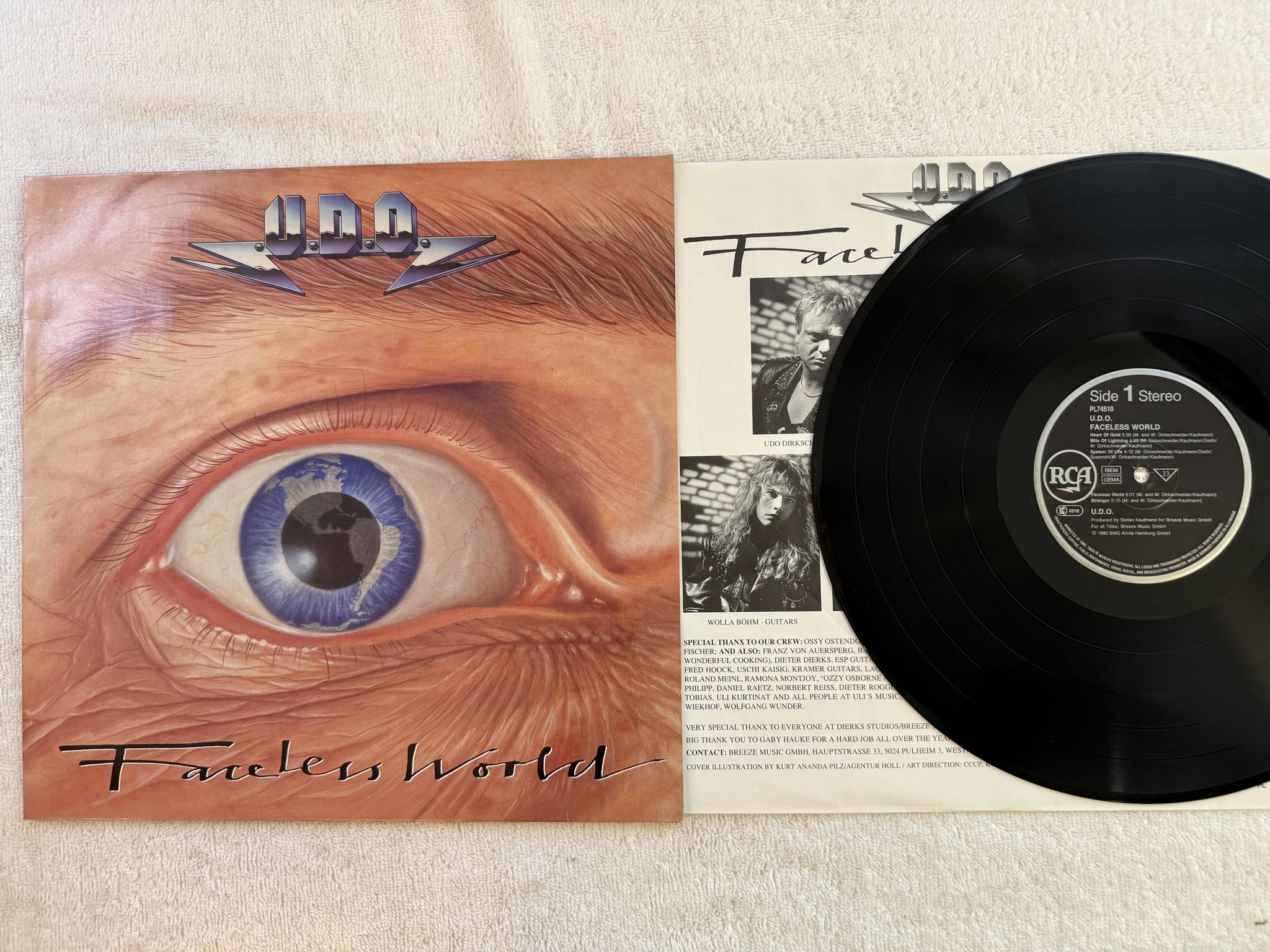 Omslagsbild för skivan UDO faceless world LP -90 RCA PL74510