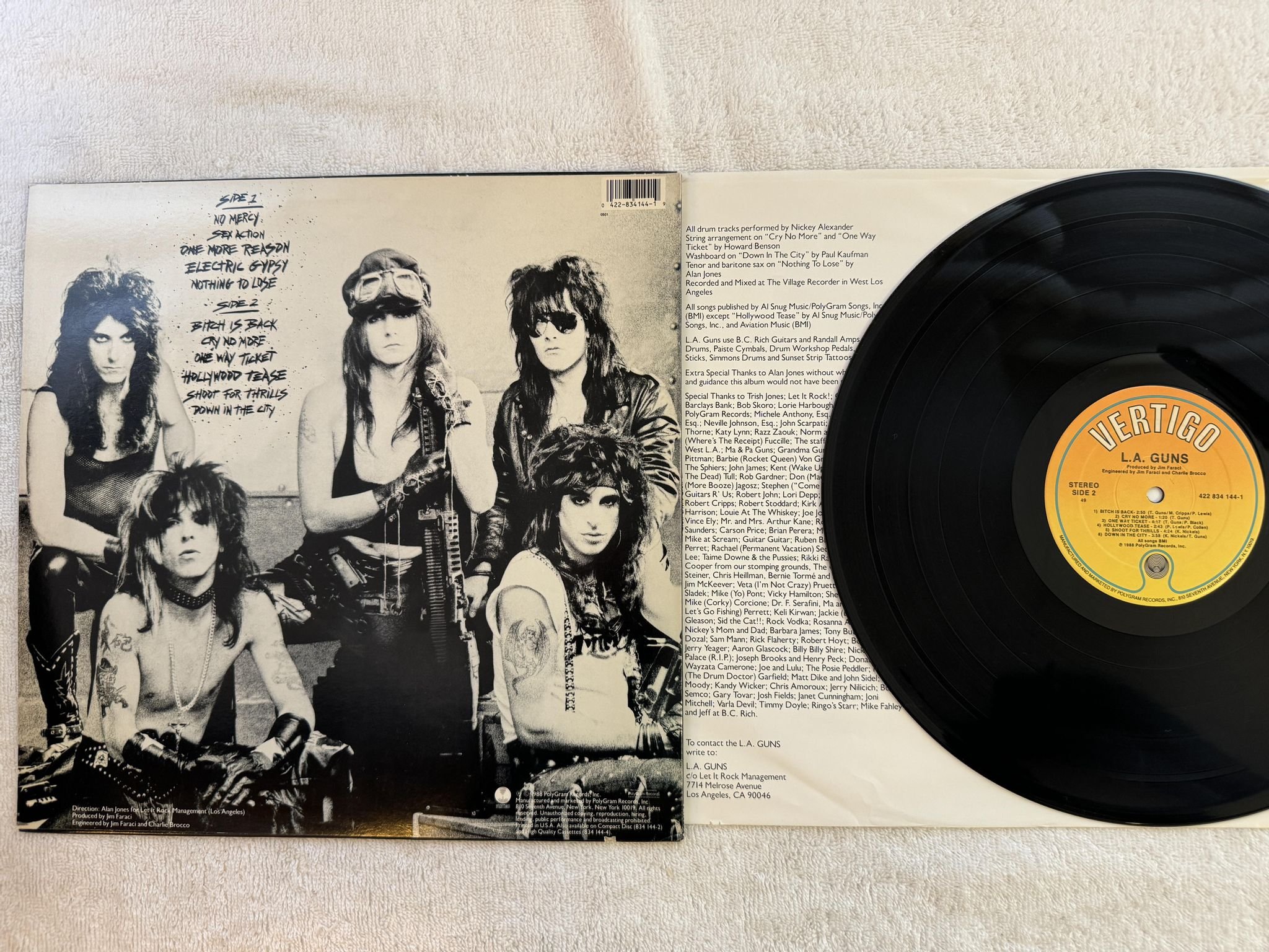 Omslagsbild för skivan LA GUNS s/t LP -88 US VERTIGO 422834144-1