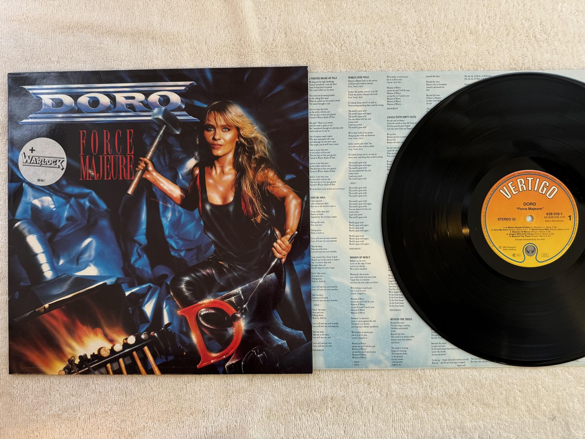 Omslagsbild för skivan DORO force majeure LP -89 VERTIGO 838 016-1