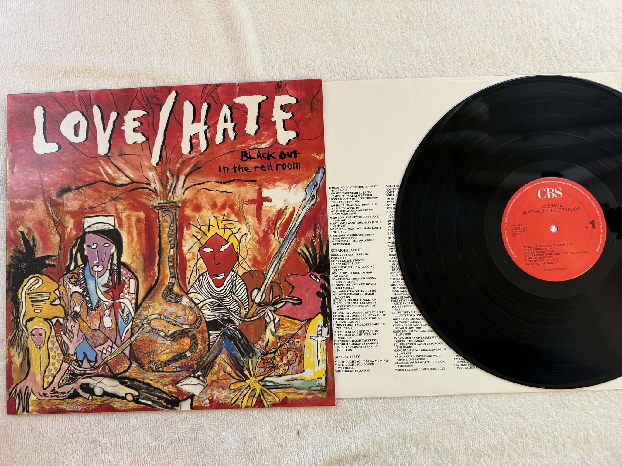 Omslagsbild för skivan LOVE/HATE blackout in the red room LP -90 CBS 466350 1