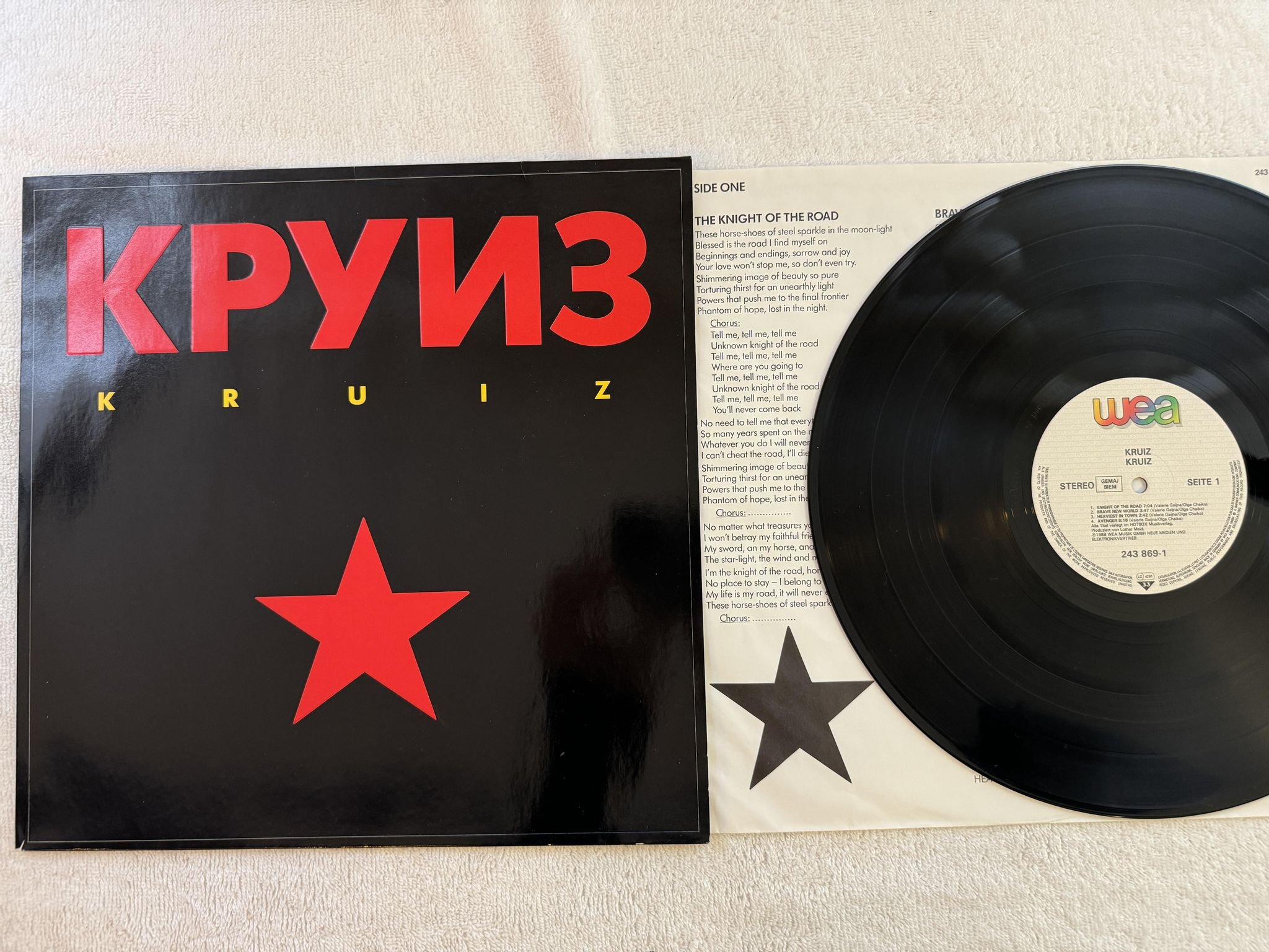 Omslagsbild för skivan KRUIZ s/t LP -88 WEA 243 869-1 **** TRASH ***