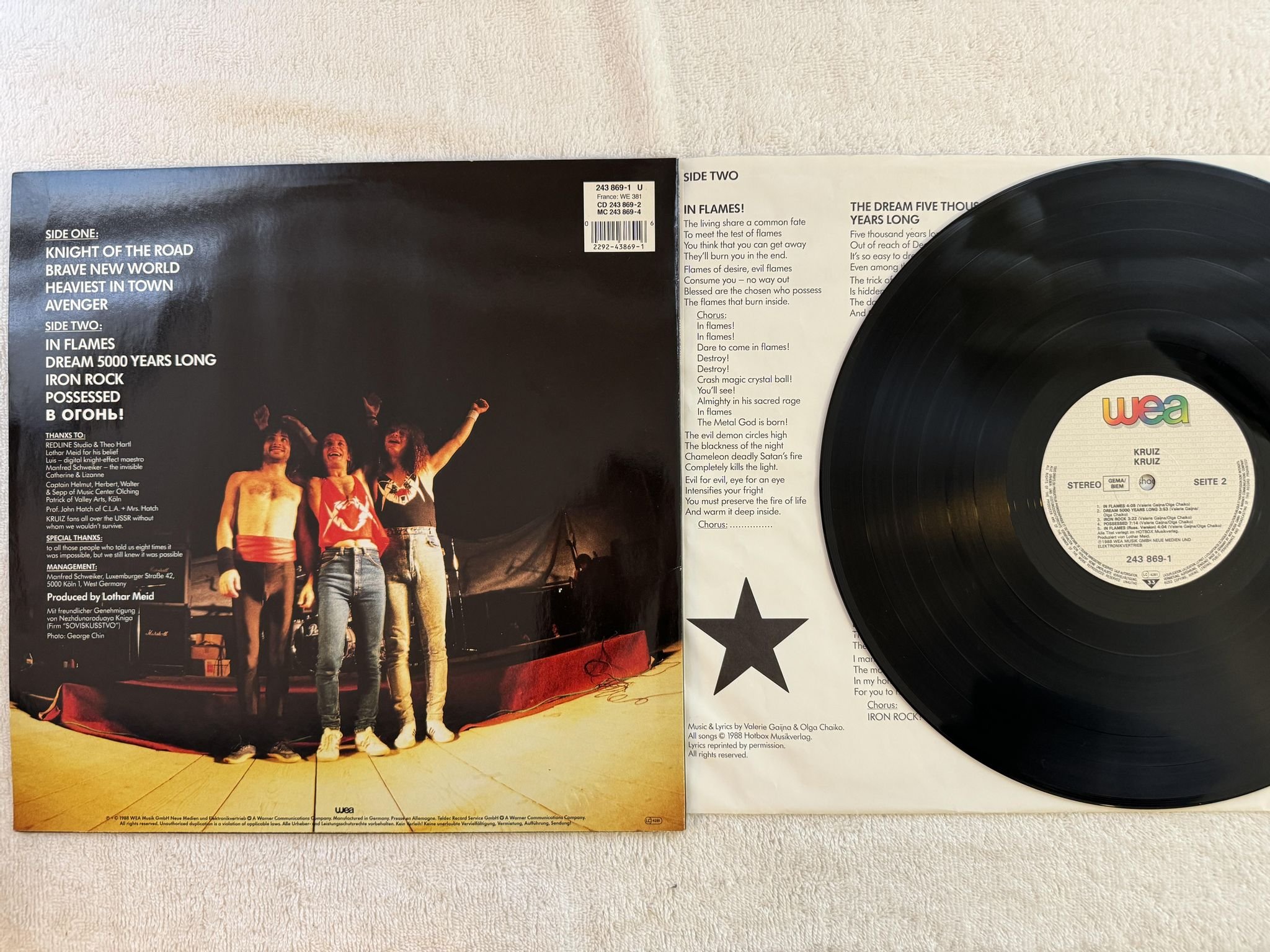 Omslagsbild för skivan KRUIZ s/t LP -88 WEA 243 869-1 **** TRASH ***