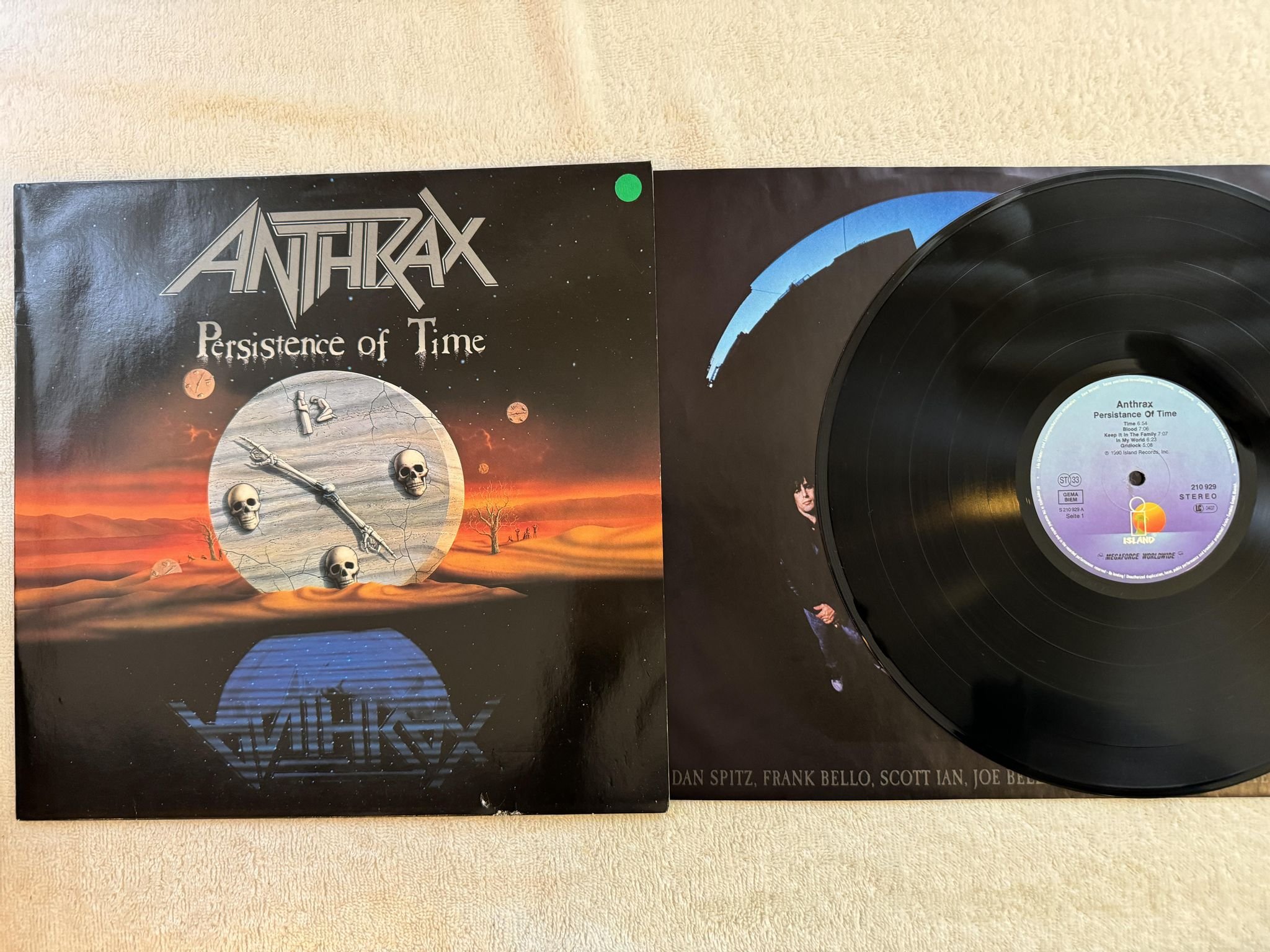 Omslagsbild för skivan ANTHRAX persistance of time LP -90 Ger ISLAND 210 929