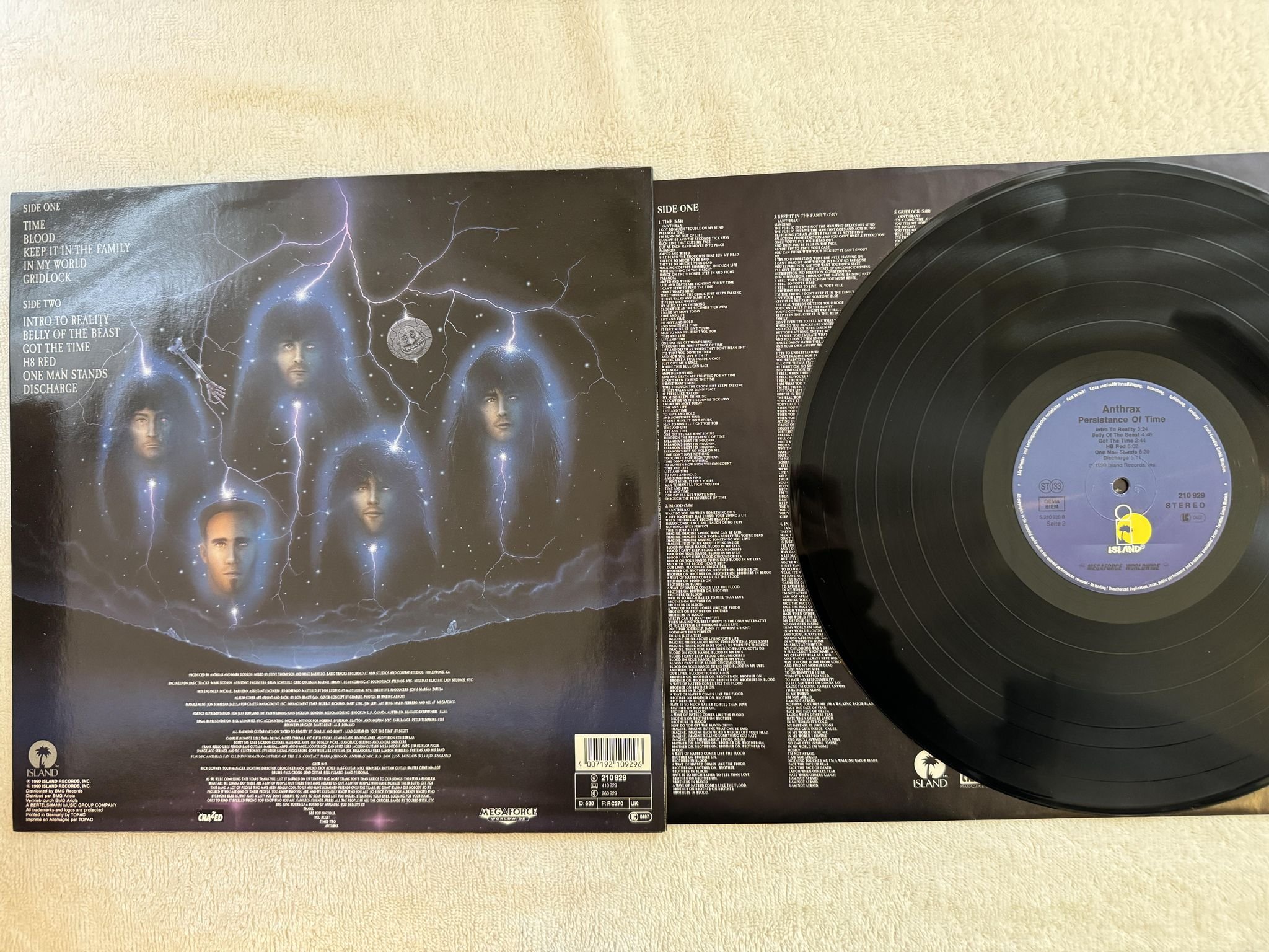 Omslagsbild för skivan ANTHRAX persistance of time LP -90 Ger ISLAND 210 929