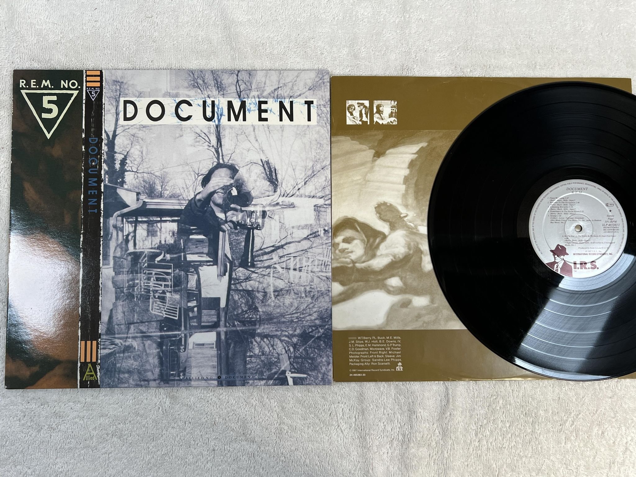 Omslagsbild för skivan R.E.M. document LP -87 Hol I.R.S. ILP 4653831