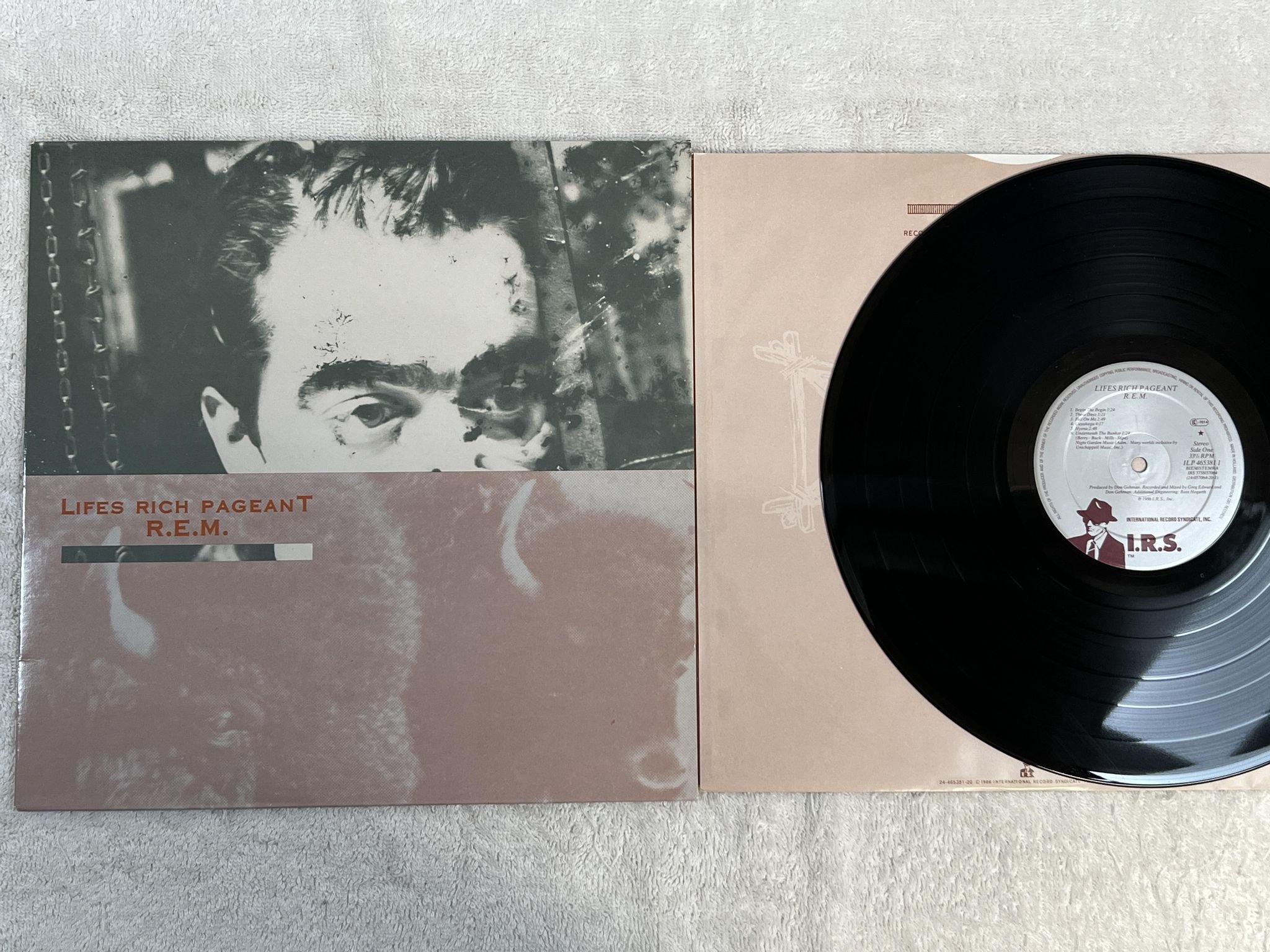 Omslagsbild för skivan R.E.M. lifes rich pageant LP -86 Hol I.R.S. ILP 4653811