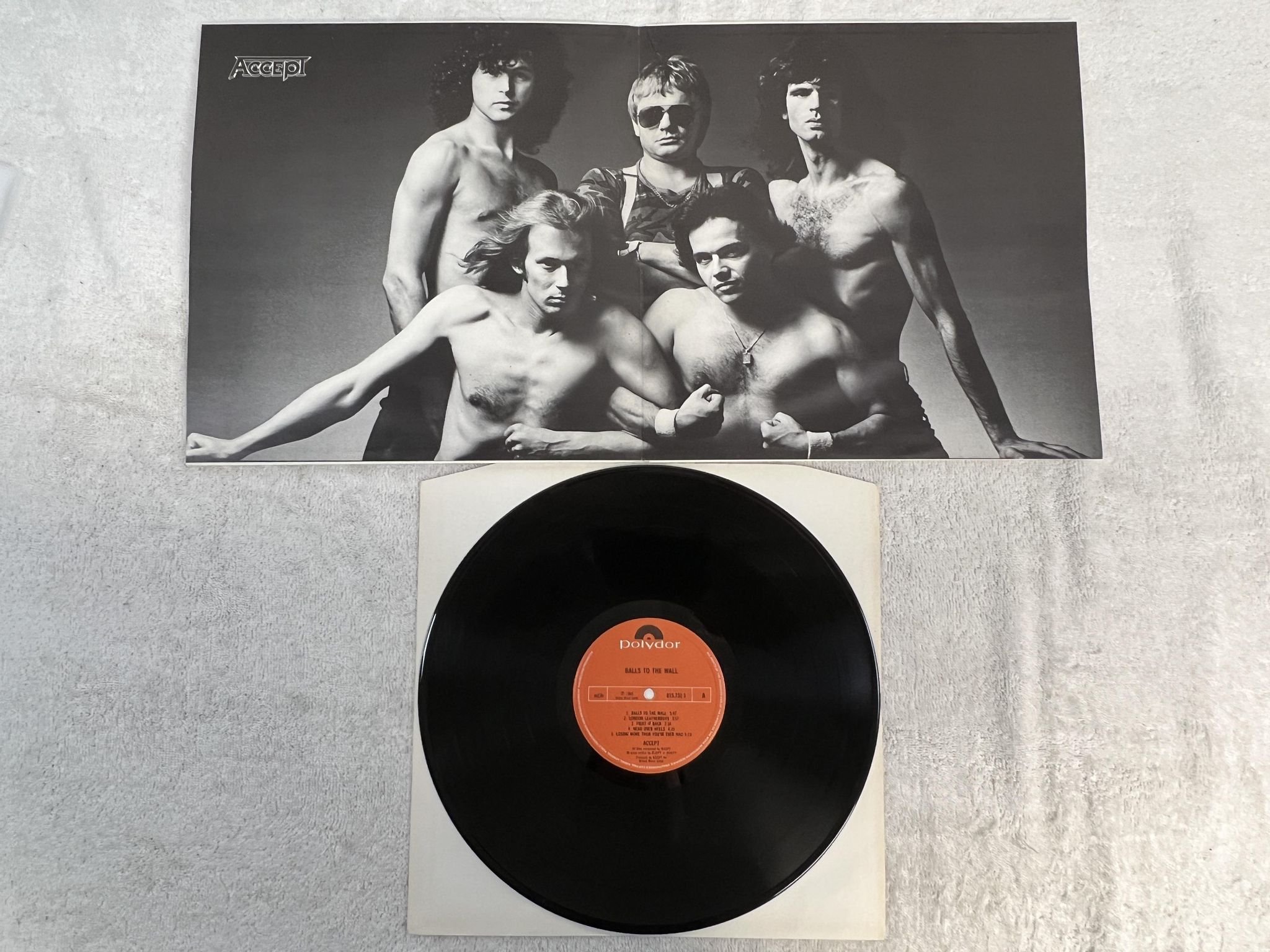 Omslagsbild för skivan ACCEPT balls to the wall LP -83 ncb POLYDOR 815731-1