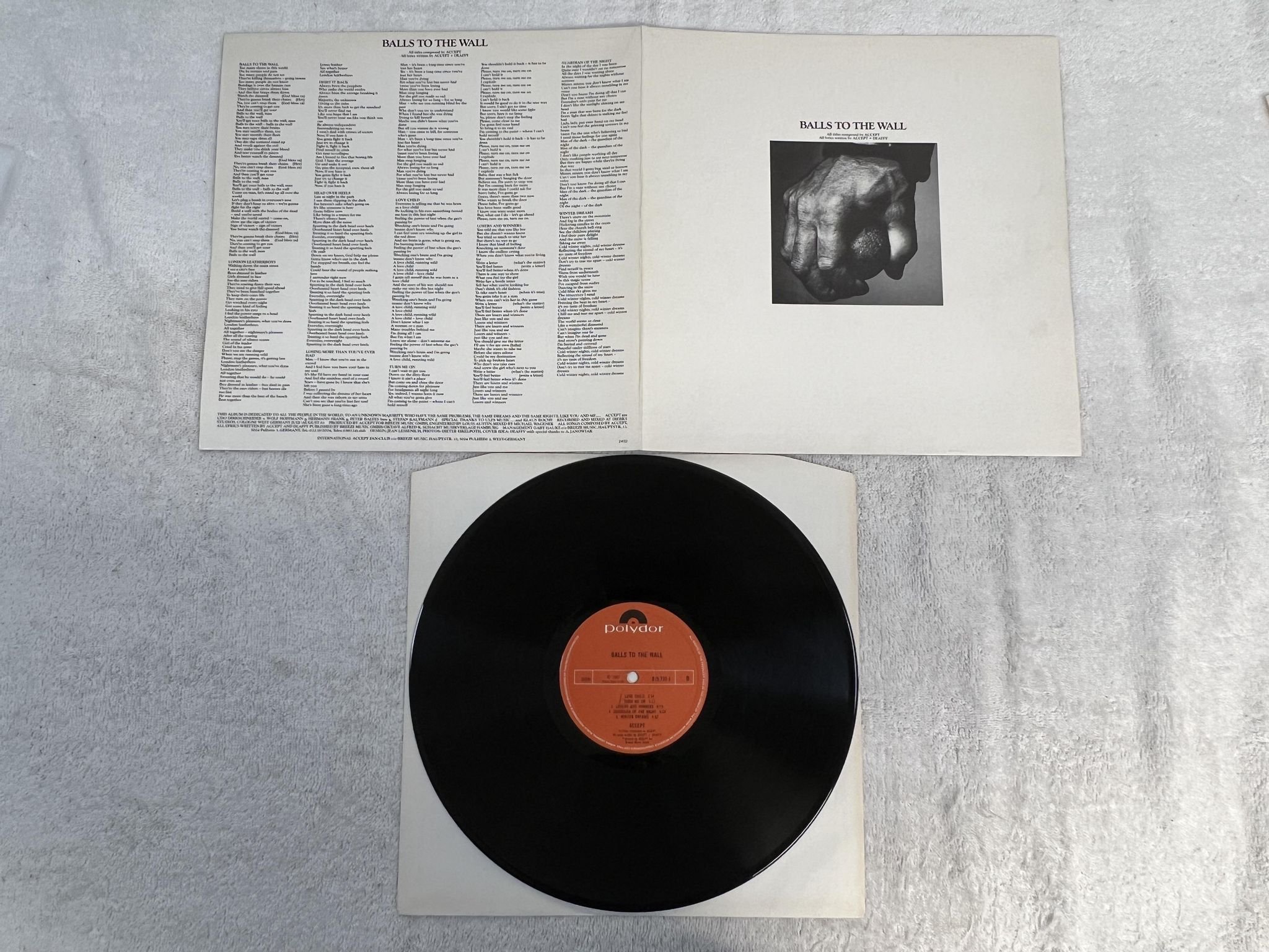 Omslagsbild för skivan ACCEPT balls to the wall LP -83 ncb POLYDOR 815731-1