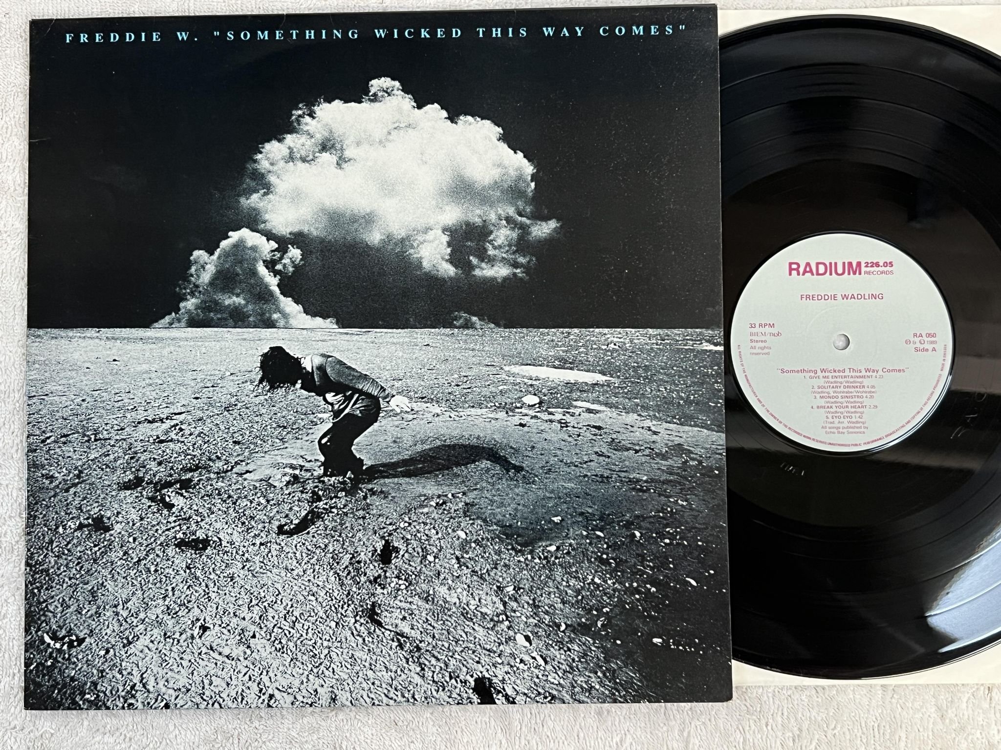 Omslagsbild för skivan FREDDIE WADLING Something Wicked This Way Comes LP -89 RADIUM 226.05. RA 050