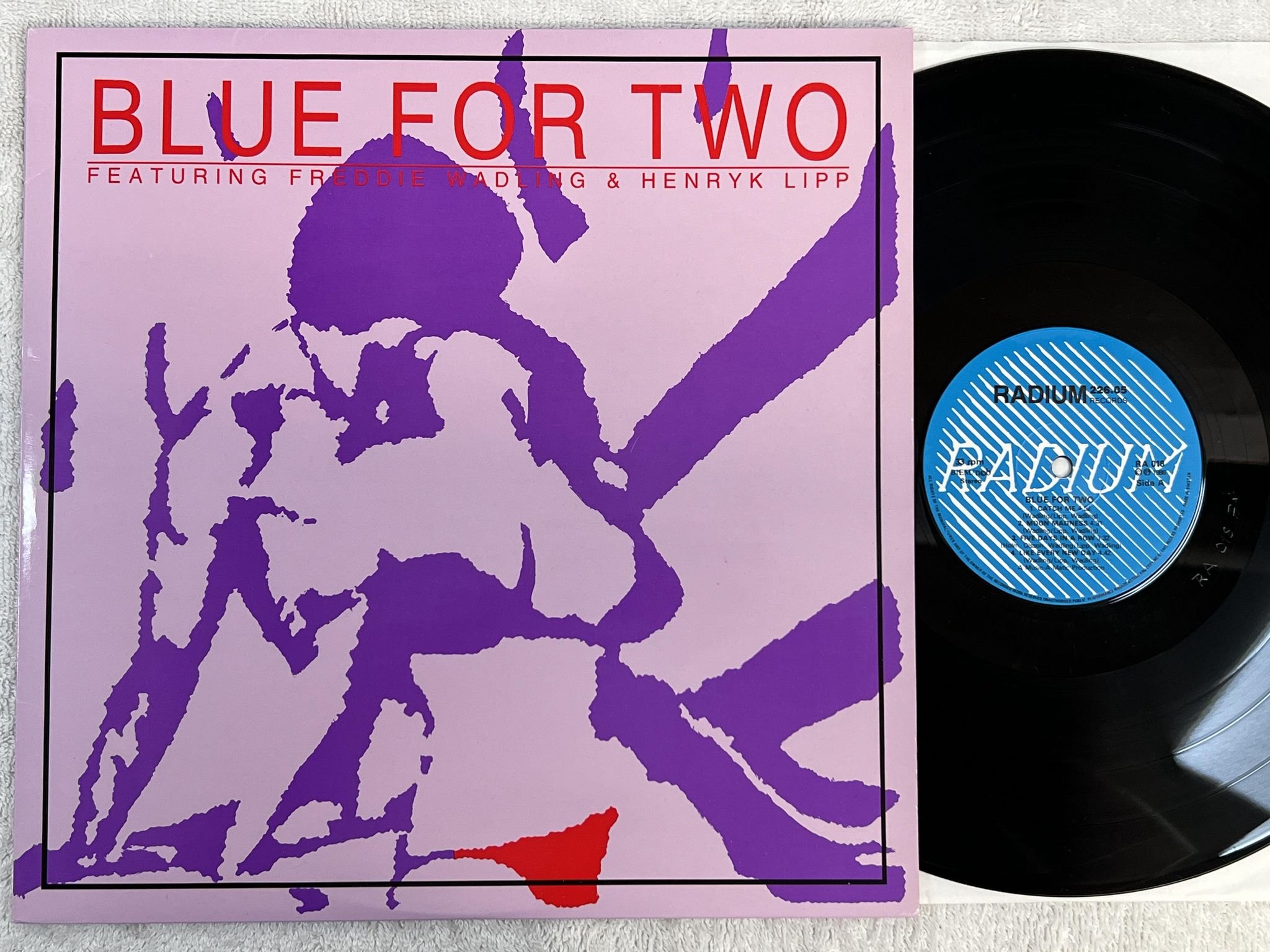 Omslagsbild för skivan BLUE FOR TWO s/t LP -86 Swe RADIUM 226.05. RA 018