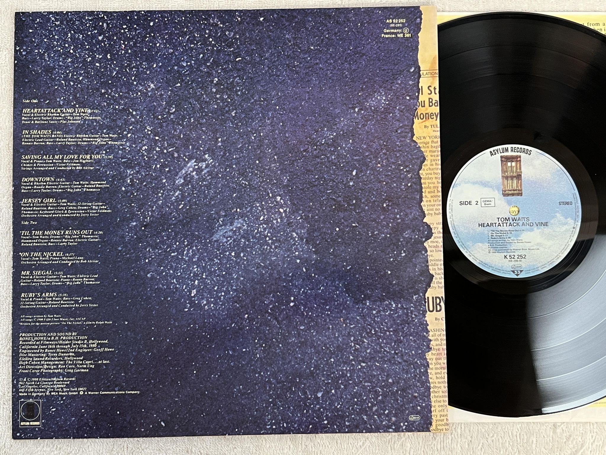 Omslagsbild för skivan TOM WAITS heartattack and vine LP -80 ASYLUM K 52 252