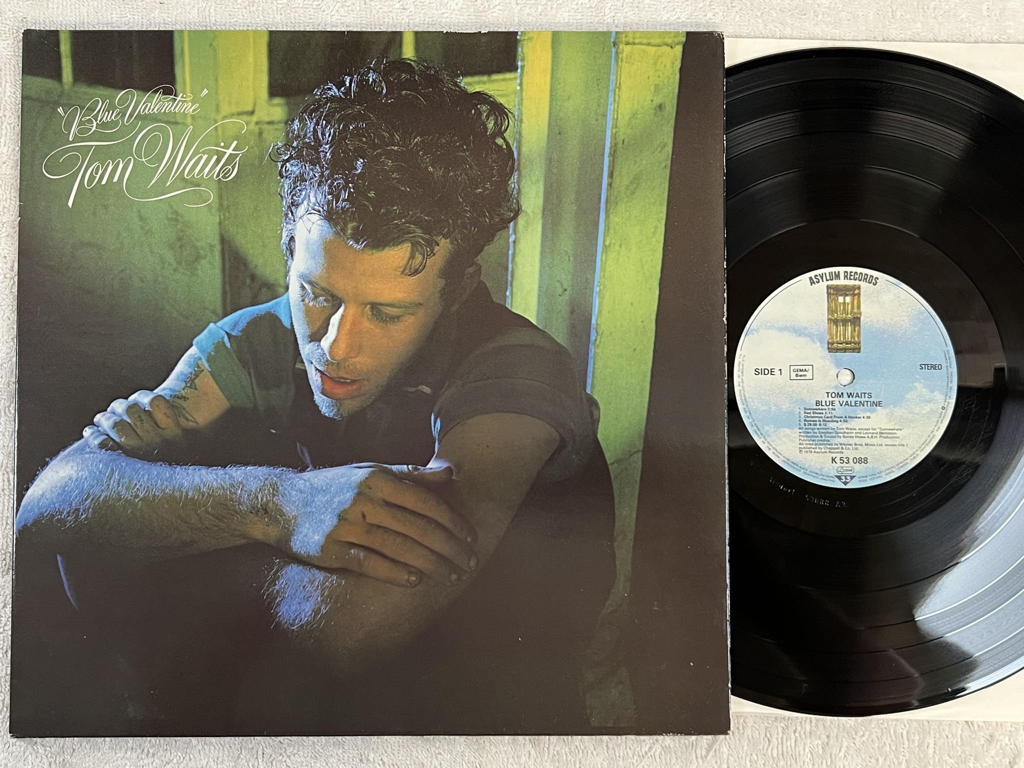 Omslagsbild för skivan TOM WAITS blue valentine LP Ger ASYLUM K 53088