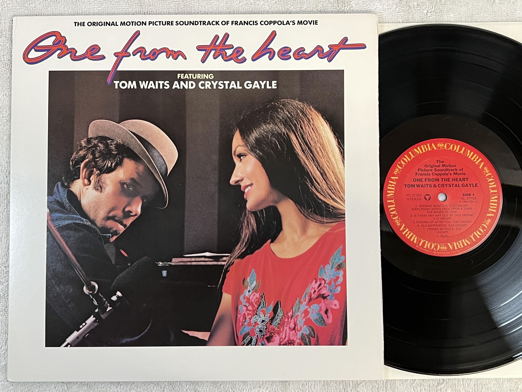 Omslagsbild för skivan TOM WAITS & CRYSTAL GAYLE One From The Heart LP -82 US columbia PC 37703