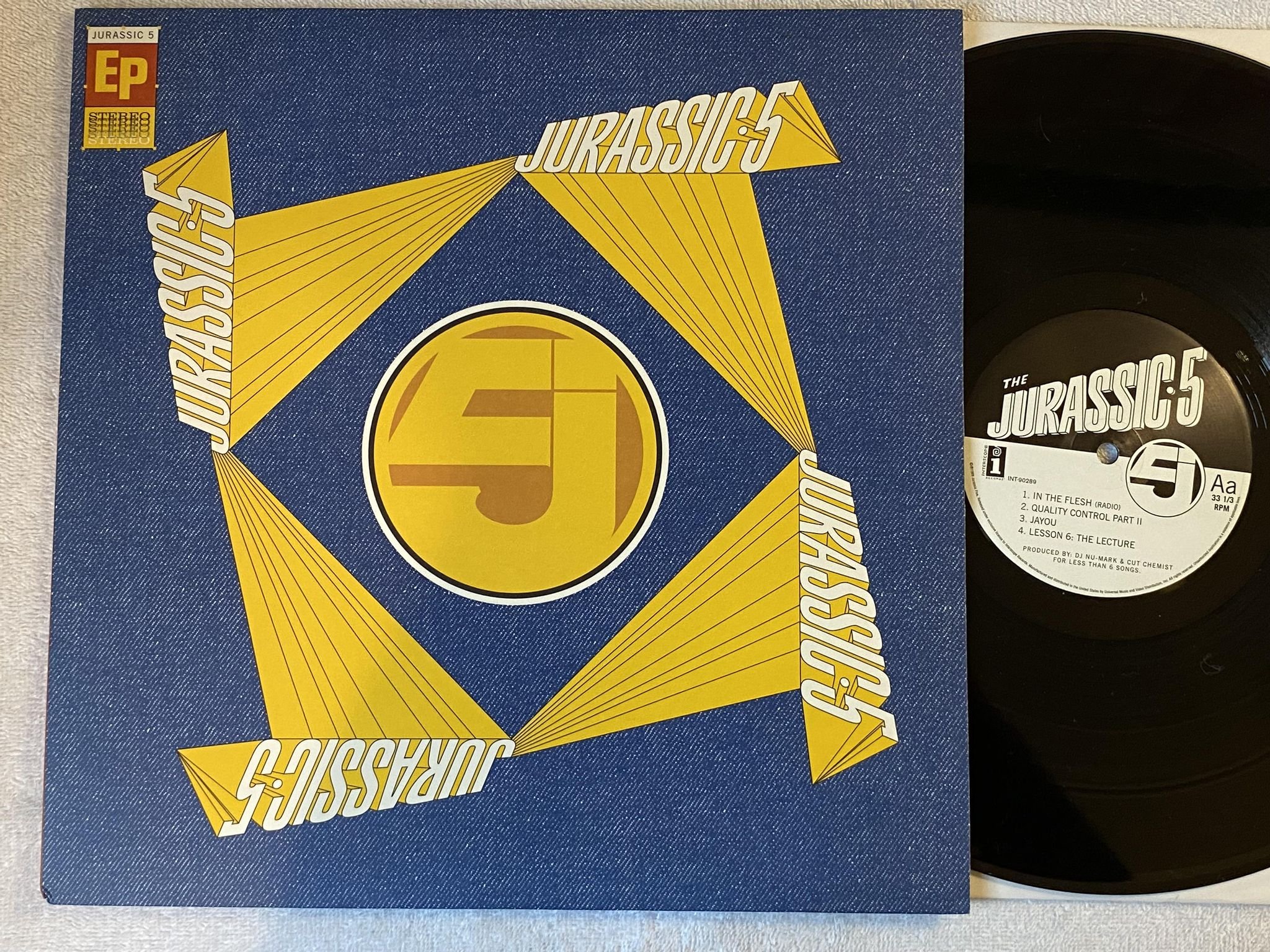 Omslagsbild för skivan JURASSIC 5 Jurassic 5 EP 12"ep -99 US interscope INT 90289 *** CLASSIC ***