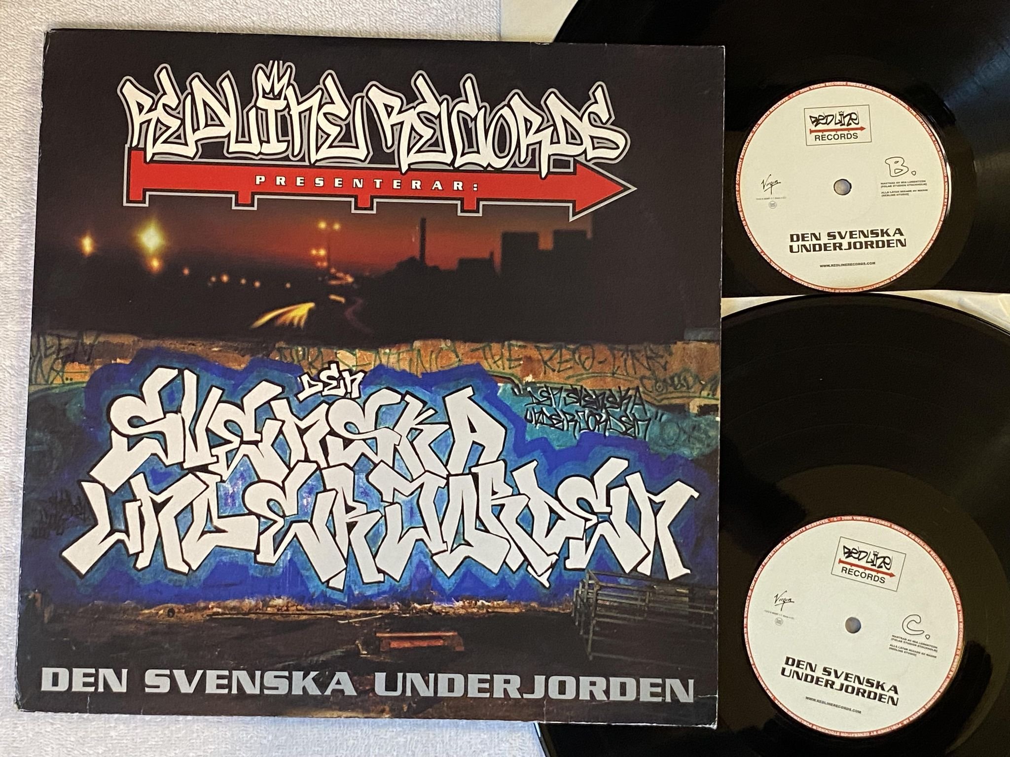 Omslagsbild för skivan VARIOUS den svenska underjorden 2xLP 2000 Swe REDLINE 7243 8 493971 7