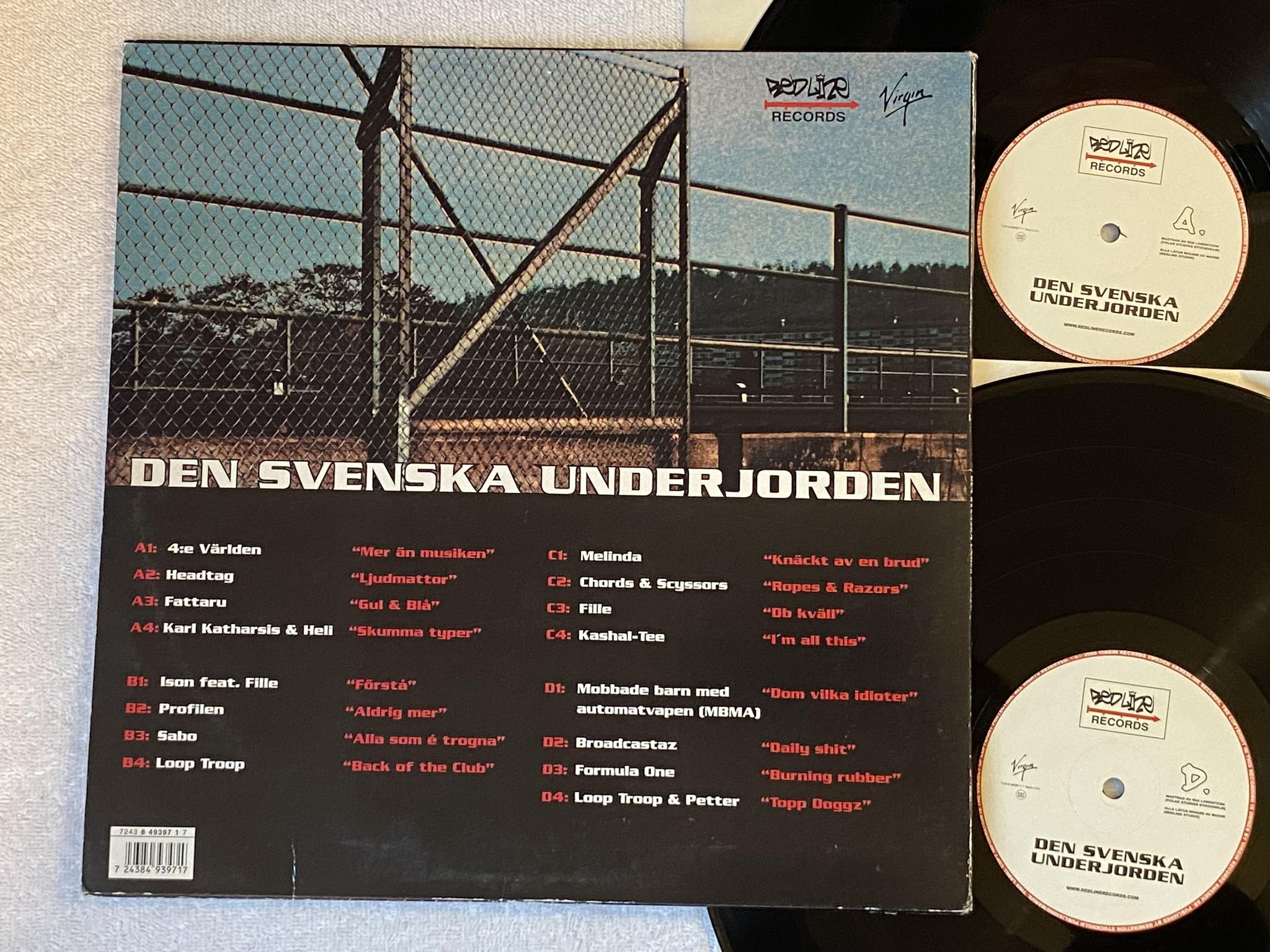 Omslagsbild för skivan VARIOUS den svenska underjorden 2xLP 2000 Swe REDLINE 7243 8 493971 7