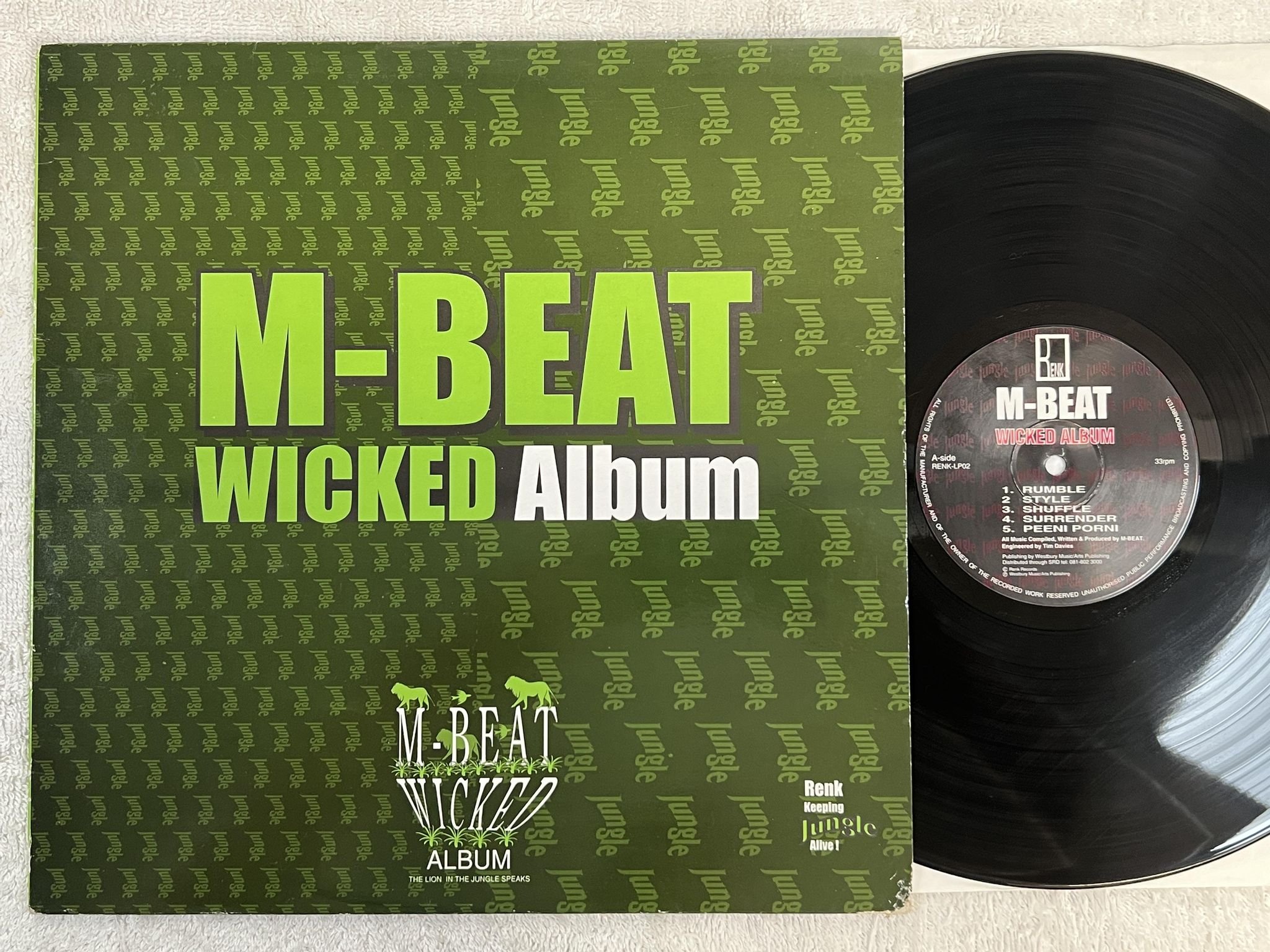 Omslagsbild för skivan M-BEAT wicked album LP -94 UK renk lp02 *** MASSIVE JUNGLE ***