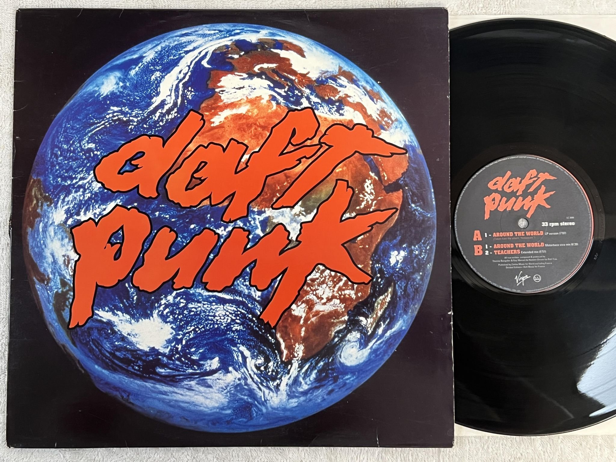 Omslagsbild för skivan DAFT PUNK Around The World 12" -97 VIRGIN 7243 8 94117 6 8 *** CLASSIC ***