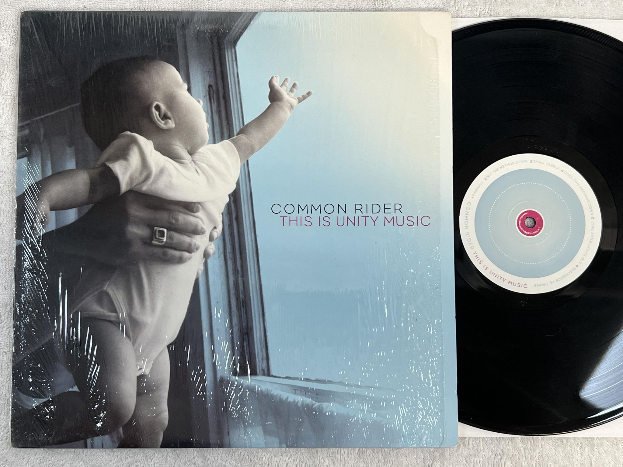 Omslagsbild för skivan COMMON RIDER This Is Unity Music LP 2002 US HOPELESS HR663-1