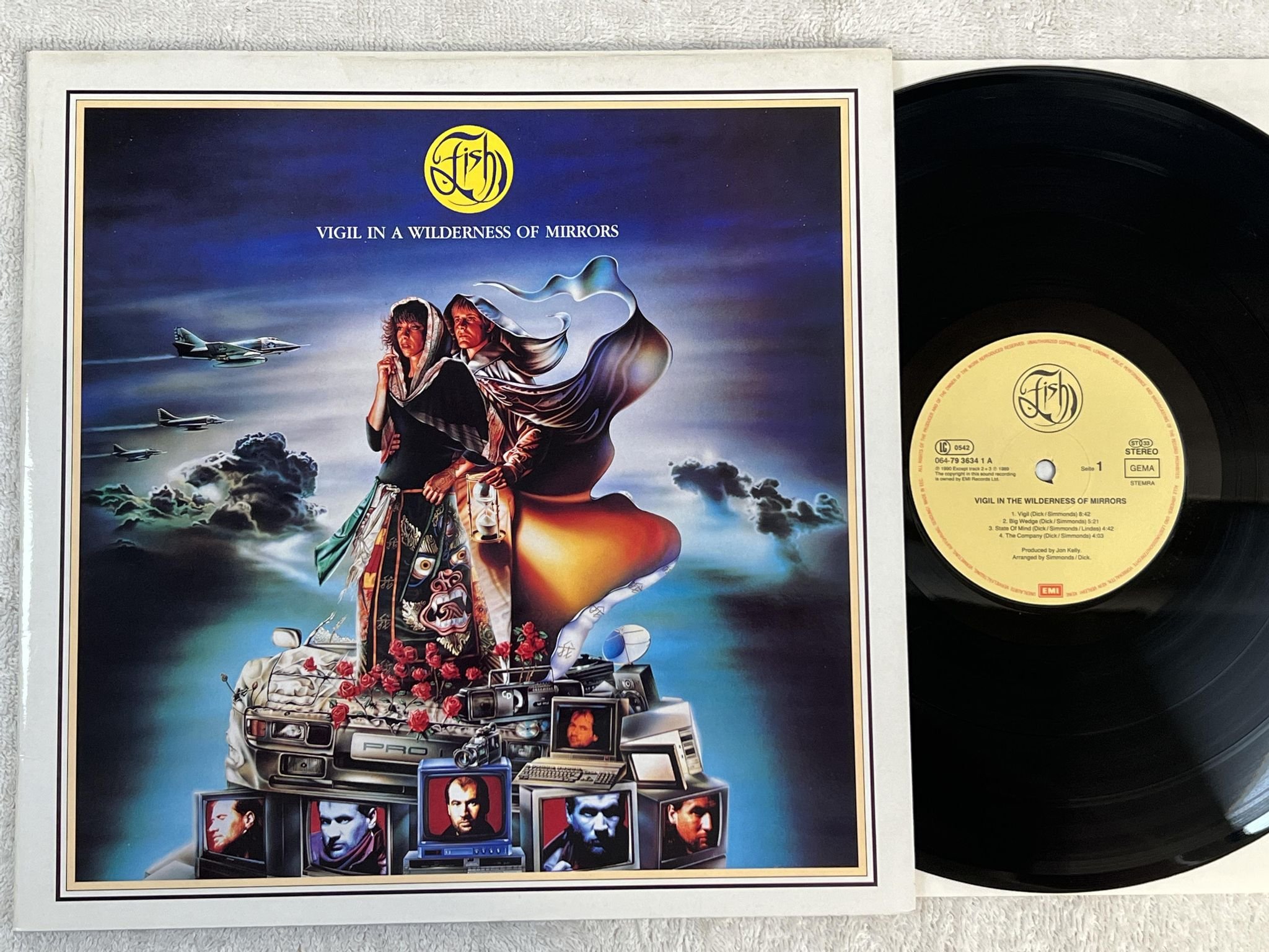 Omslagsbild för skivan FISH vigil in the wilderness of mirrors LP -90 EMI 064 7 93634 1