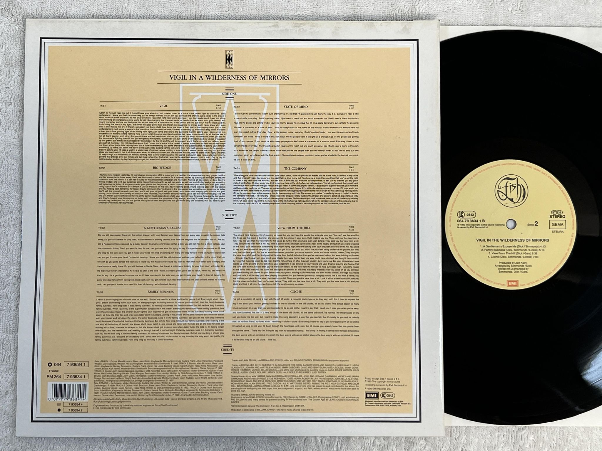 Omslagsbild för skivan FISH vigil in the wilderness of mirrors LP -90 EMI 064 7 93634 1