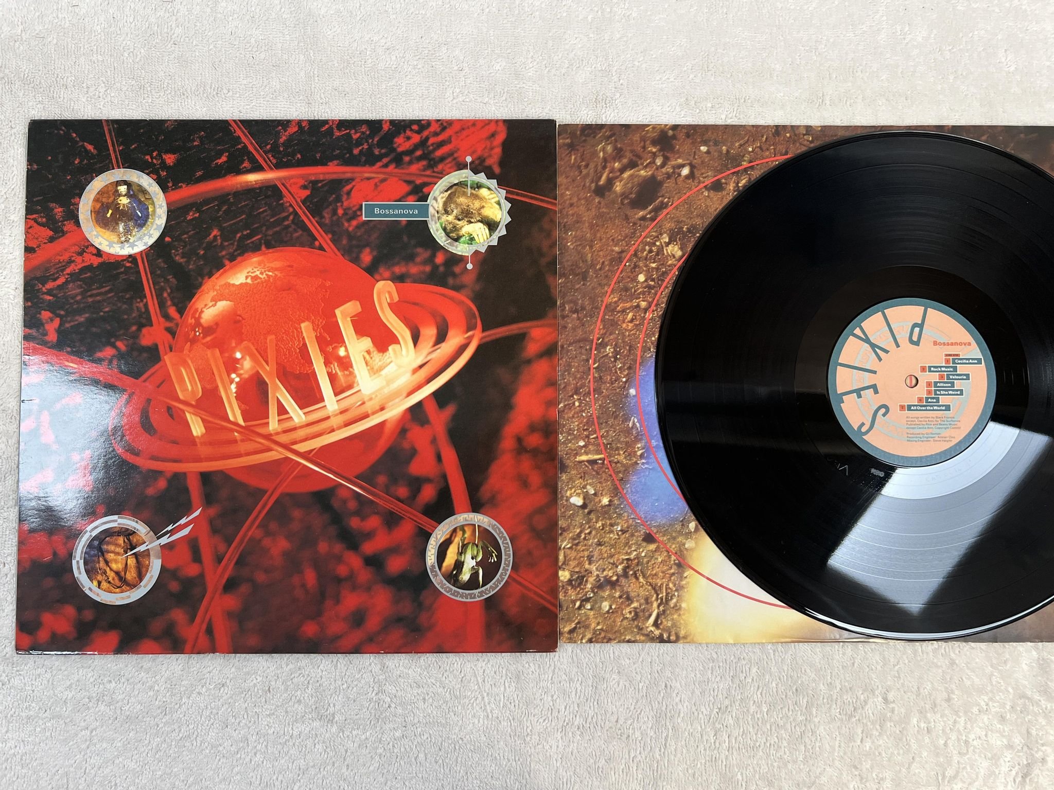 Omslagsbild för skivan PIXIES bossanova LP -90 4AD CAD 0010 *** INDIE ROCK ***