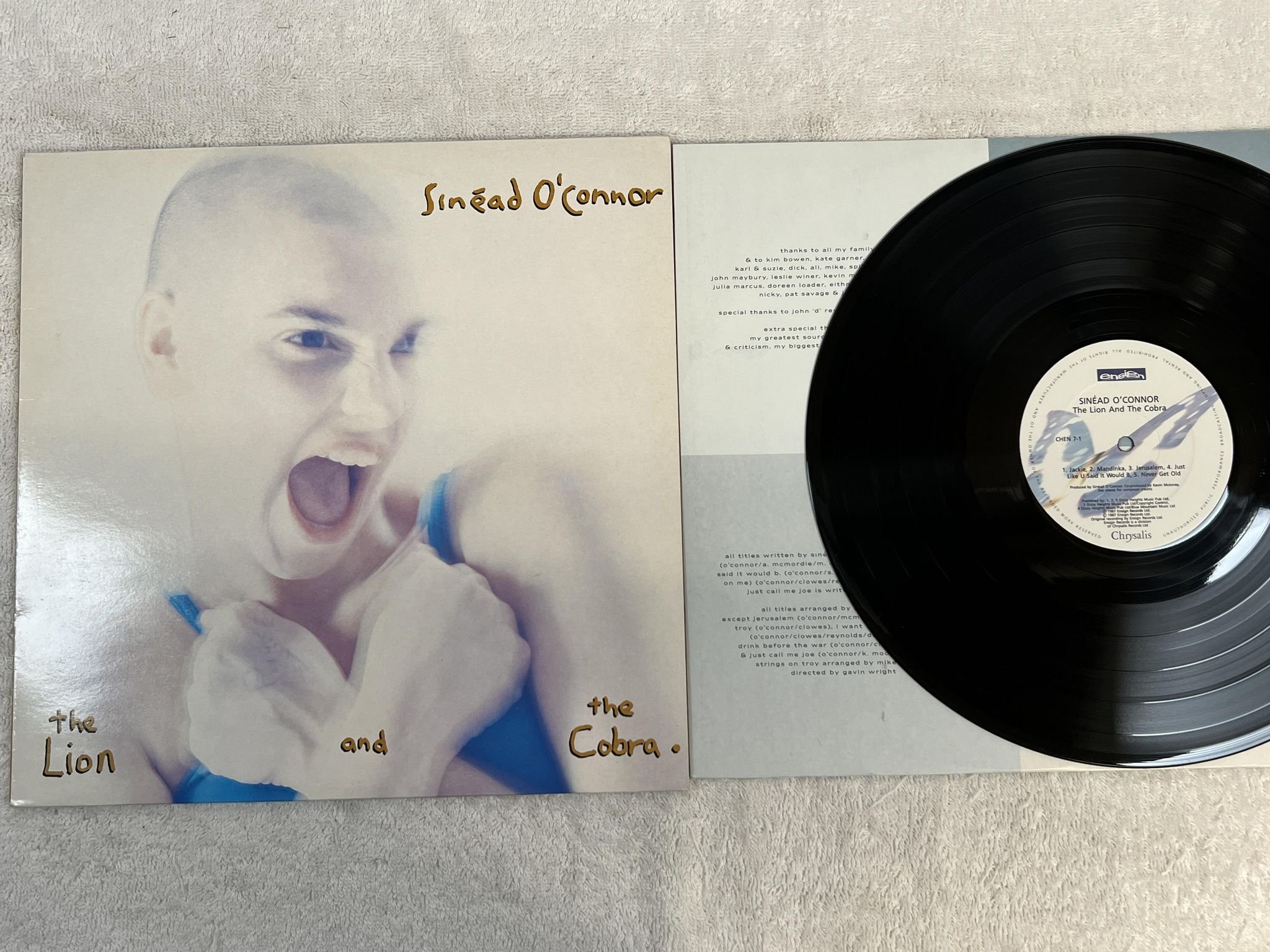 Omslagsbild för skivan SINEAD O'CONNOR the lion and the cobra LP -87 UK ENSIGN CHEN 7-2