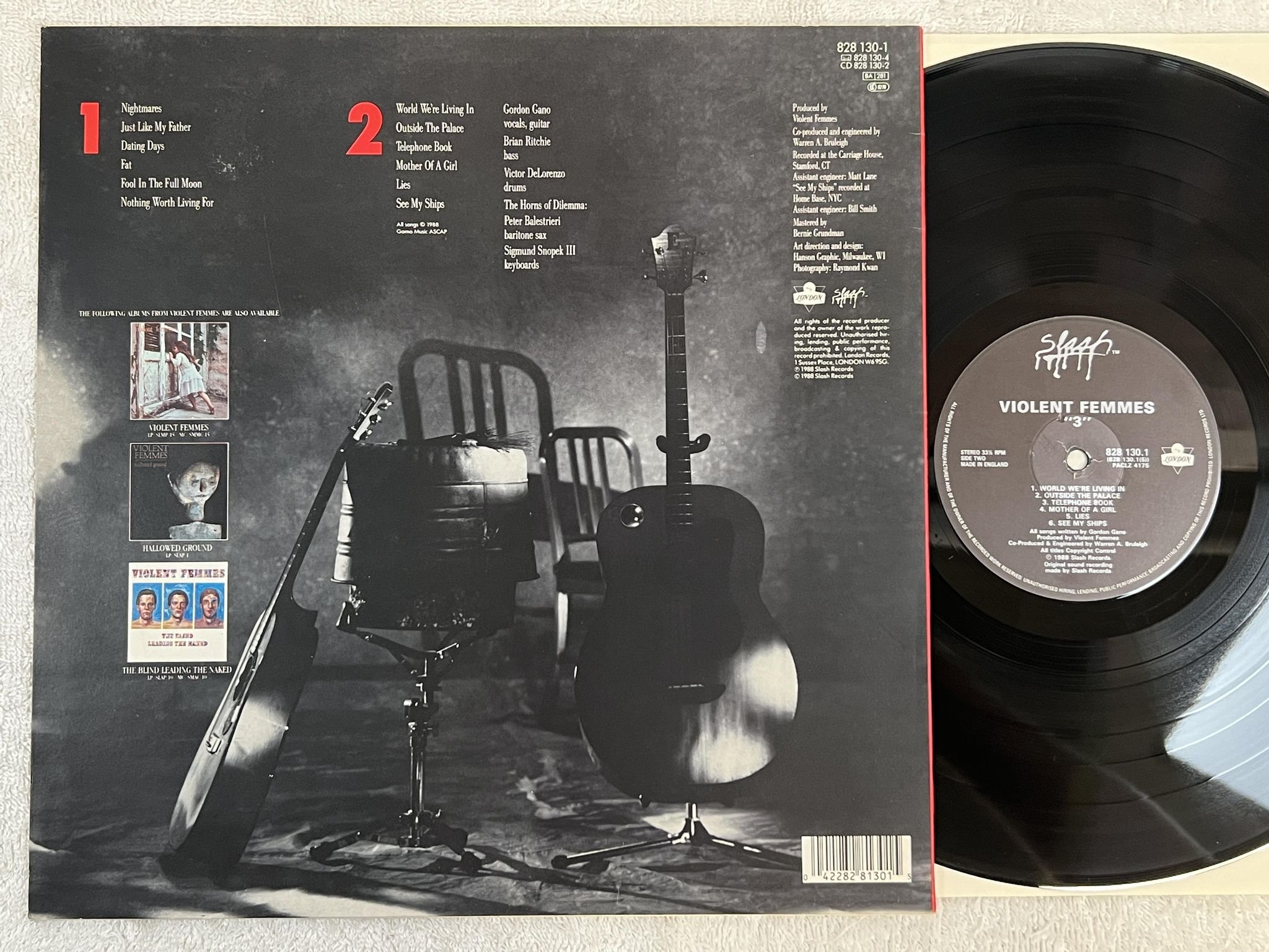 Omslagsbild för skivan VIOLENT FEMMES "3" LP -88 UK SLASH 8281301