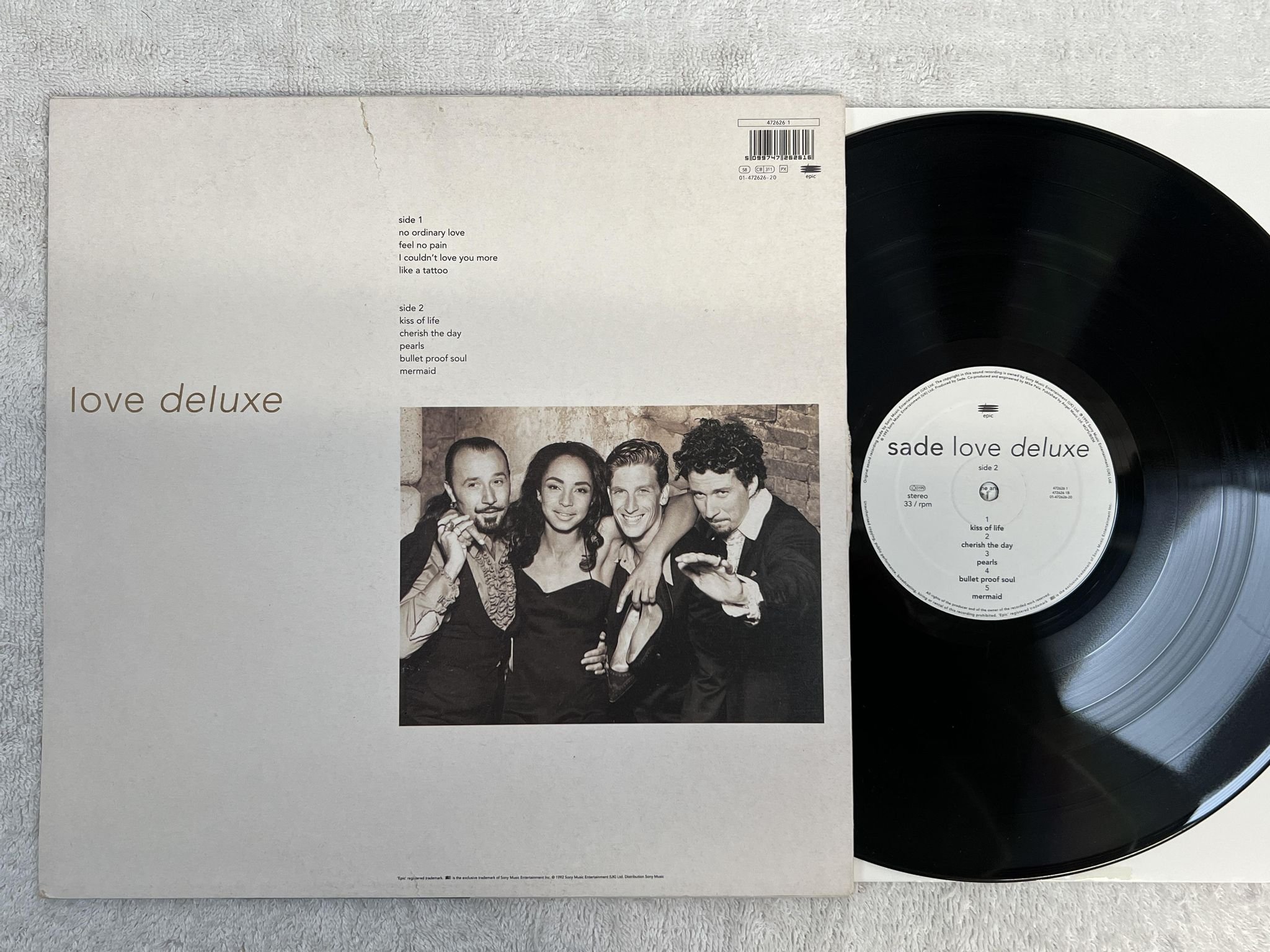 Omslagsbild för skivan SADE love deluxe LP -92 EPIC 472626 1 **** Very rare Smooth Jazz / Neo Sul ****