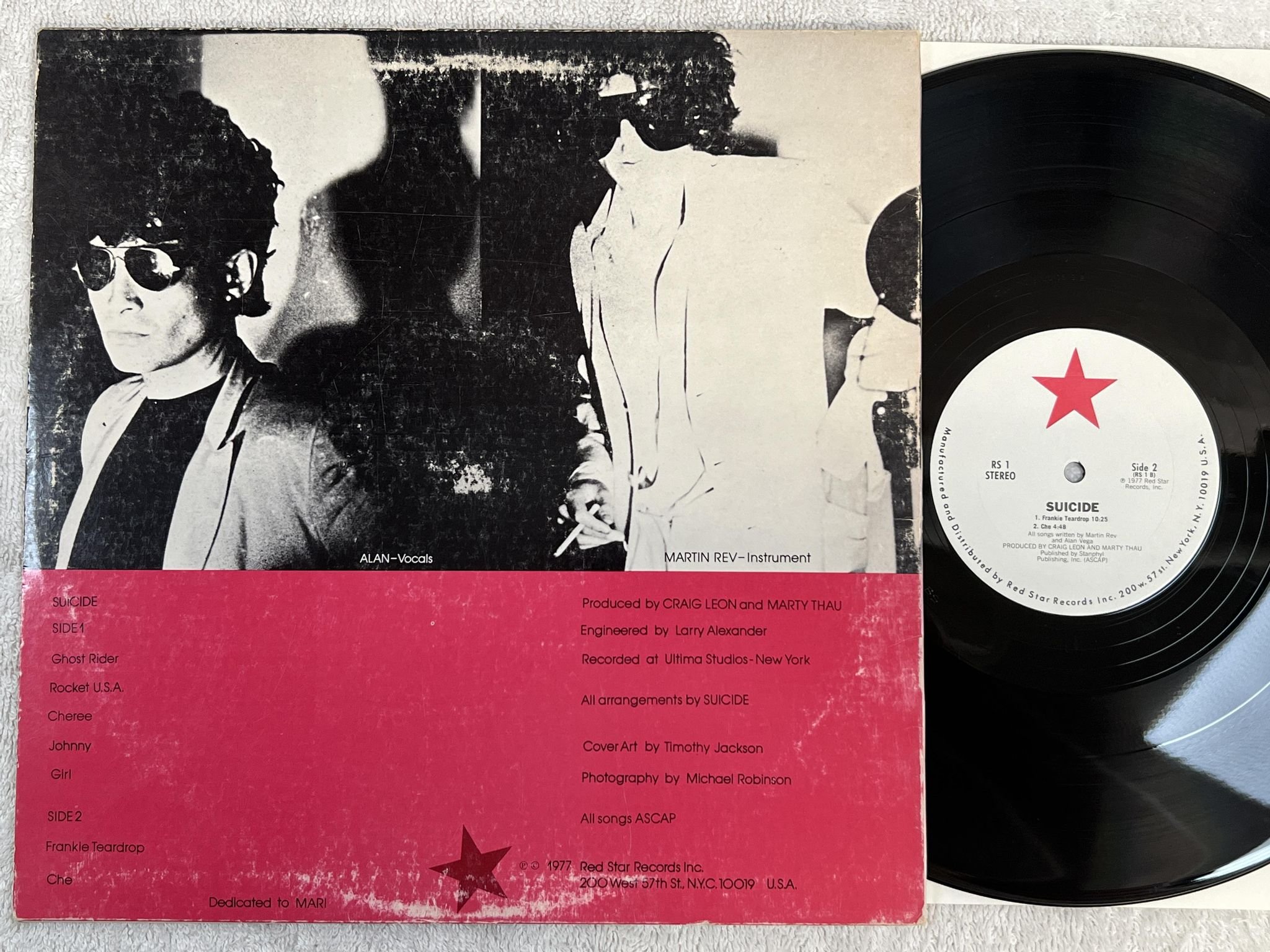 Omslagsbild för skivan SUICIDE s/t LP -77 US RED STAR RS 1 **** RARE ALBUM ****