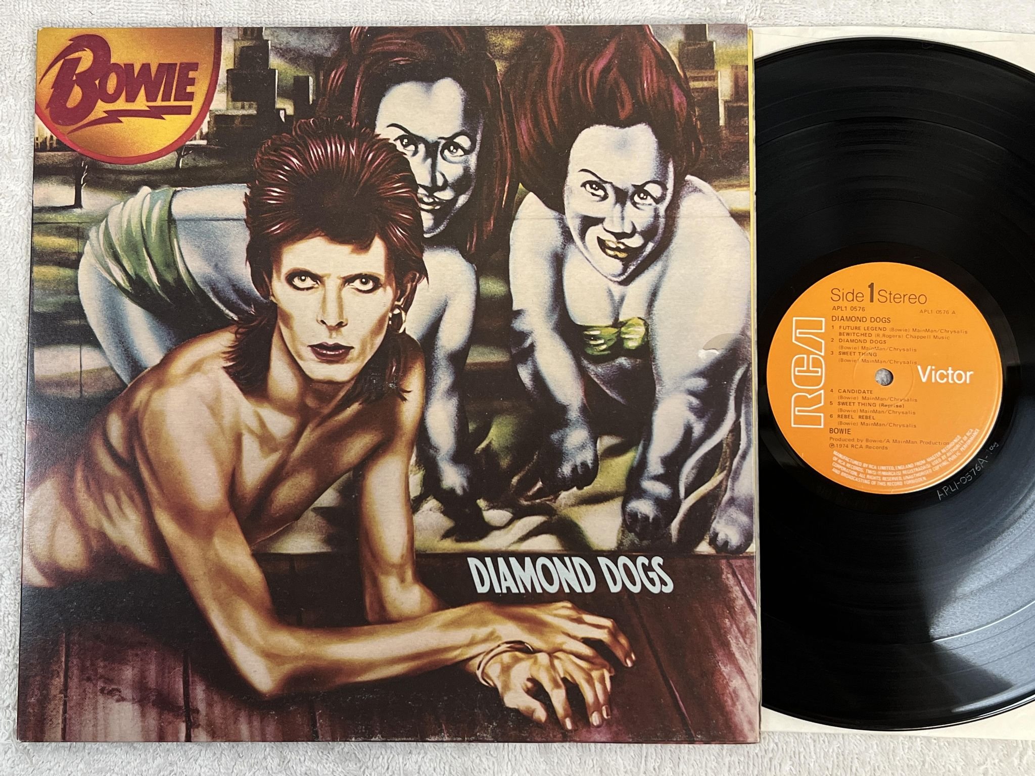 Omslagsbild för skivan DAVID BOWIE diamond dogs LP -74 UK RCA APL1 0576