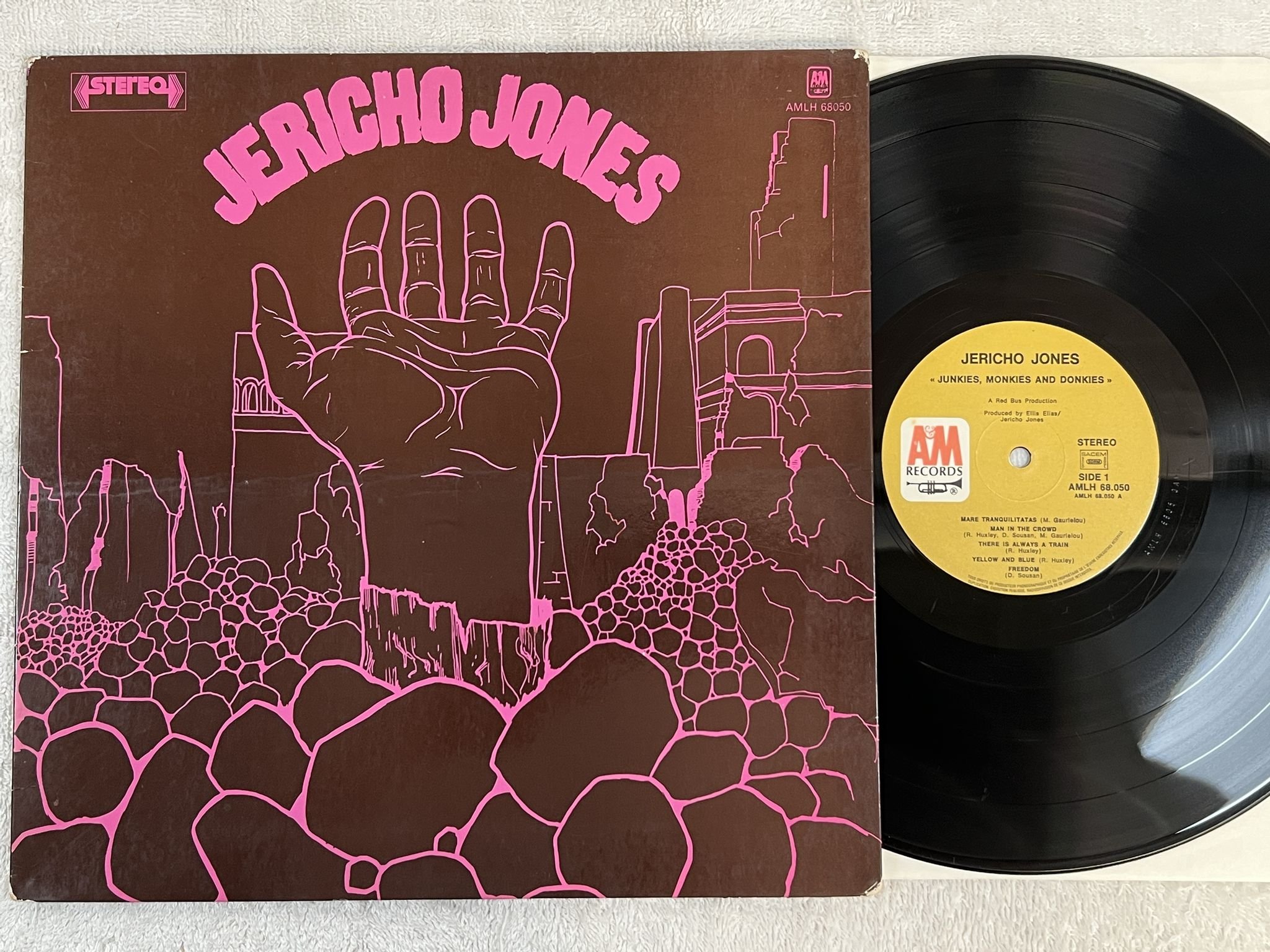 Omslagsbild för skivan JERICHO JONES Junkies Monkeys & Donkeys LP -71 Fra A&M AMKH 68050