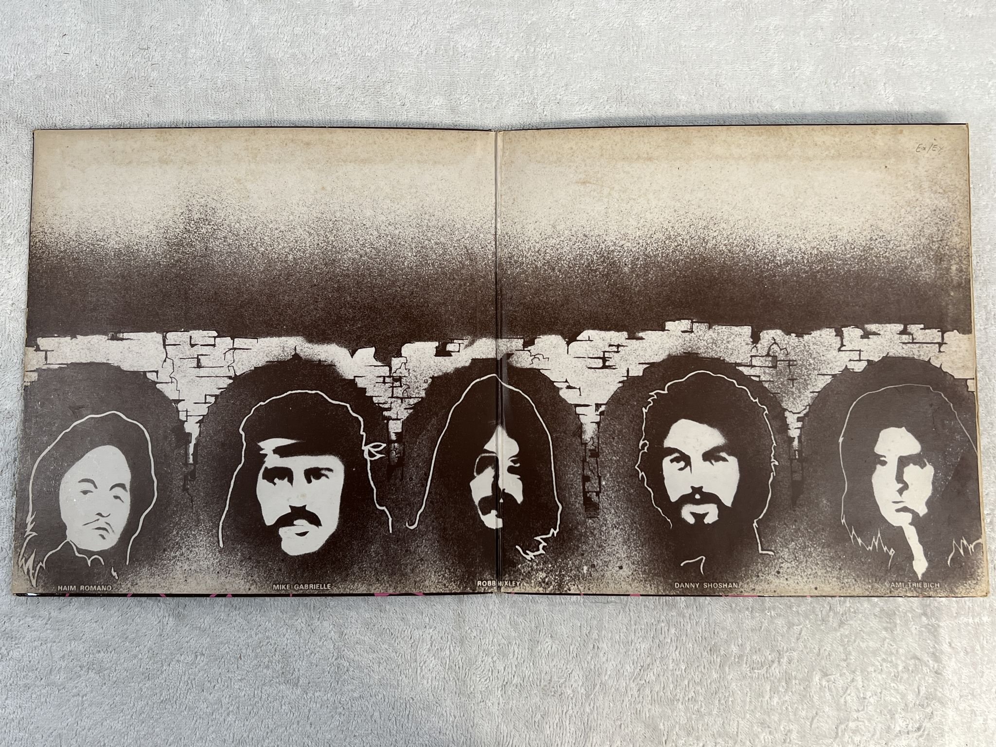 Omslagsbild för skivan JERICHO JONES Junkies Monkeys & Donkeys LP -71 Fra A&M AMKH 68050