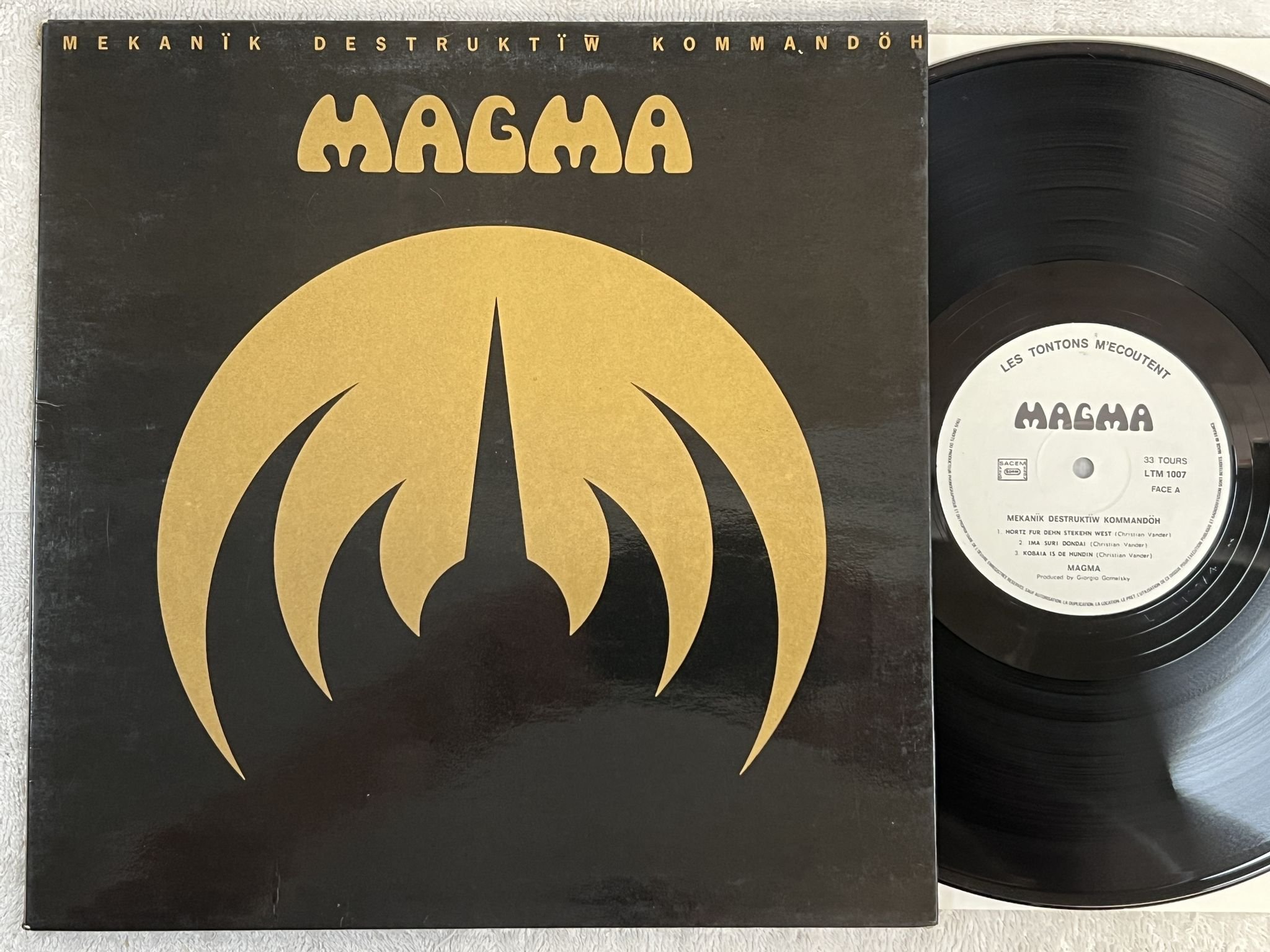 Omslagsbild för skivan MAGMA mekanik destruktiw kommandoh LP -73/79 Fra LES TONTONS M'ECOUTENT LTM 1007