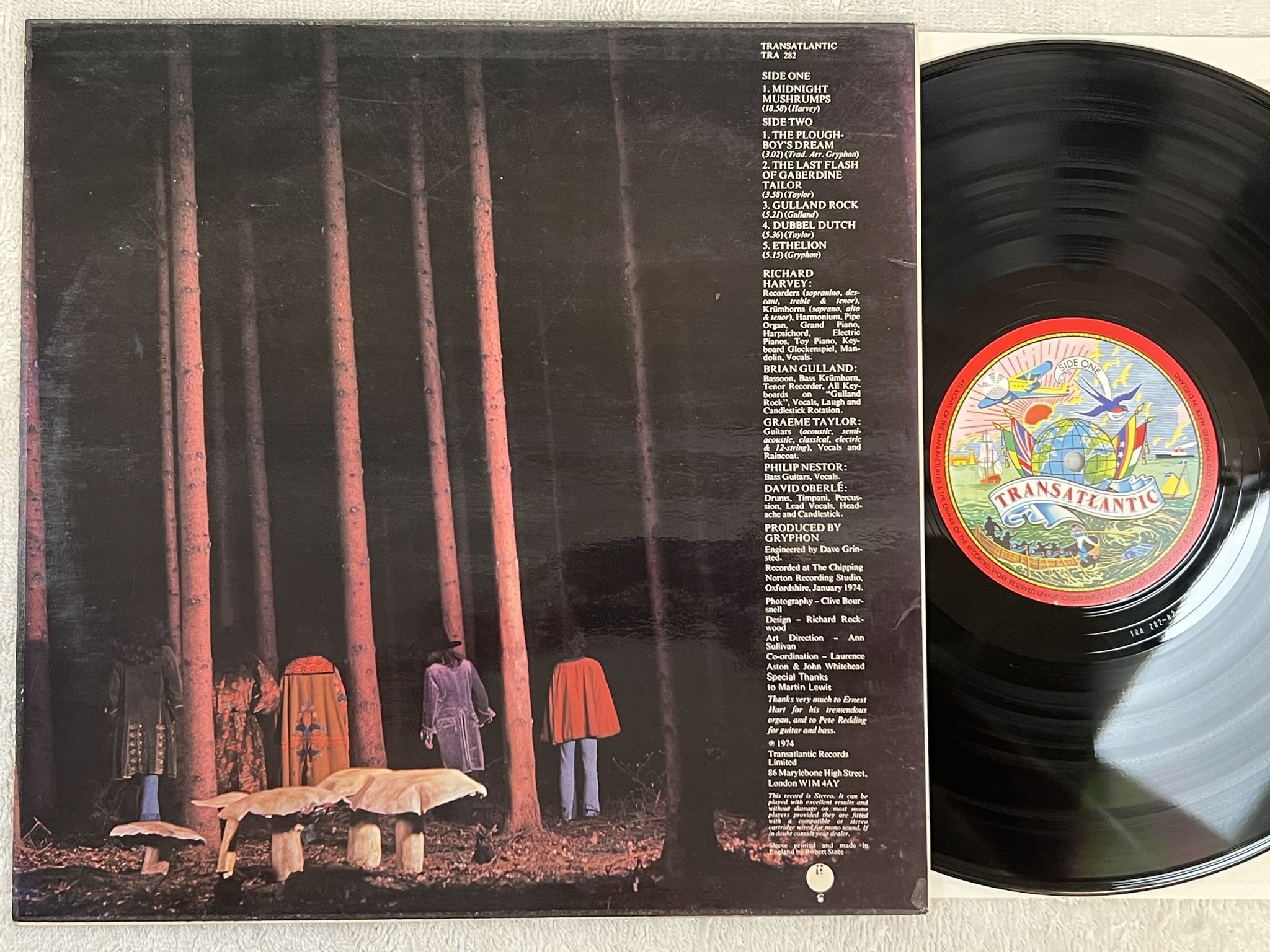 Omslagsbild för skivan GRYPHON midnight mushrumps LP -74 UK TRANSLANTIC TRA 282