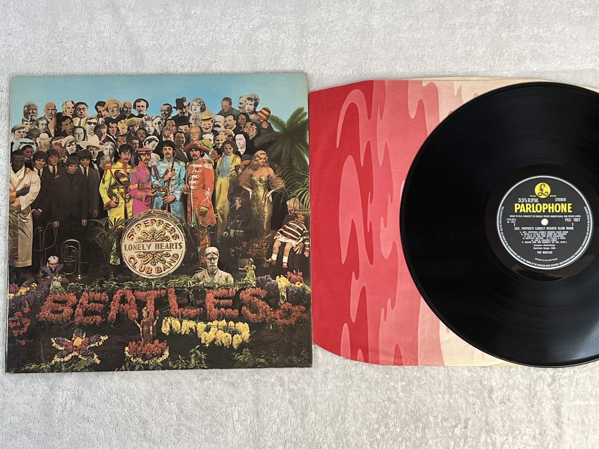Omslagsbild för skivan THE BEATLES Sgt Pepper's lonely heart club band LP -67 UK PARLOPHONE PCS 7027