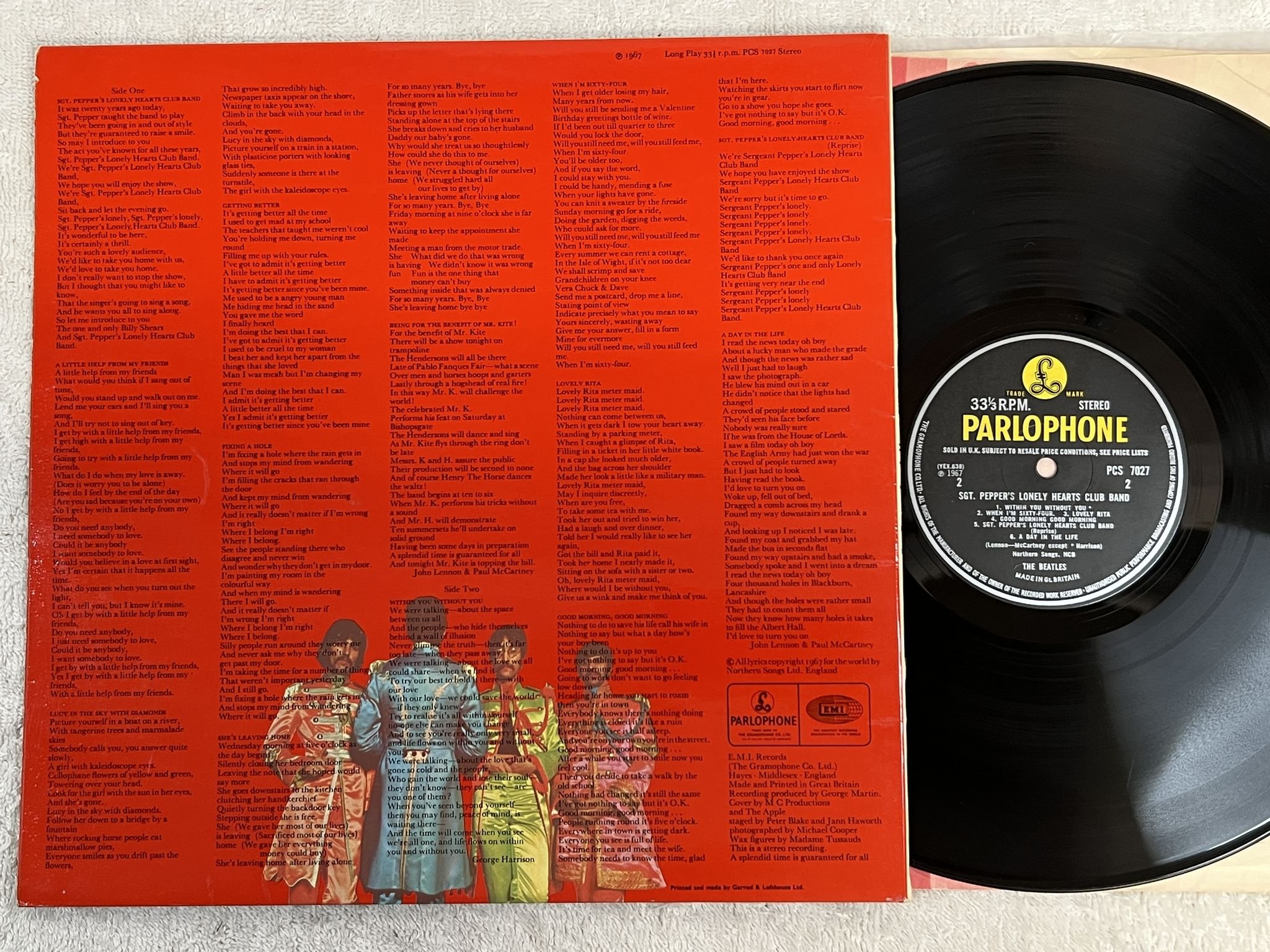 Omslagsbild för skivan THE BEATLES Sgt Pepper's lonely heart club band LP -67 UK PARLOPHONE PCS 7027
