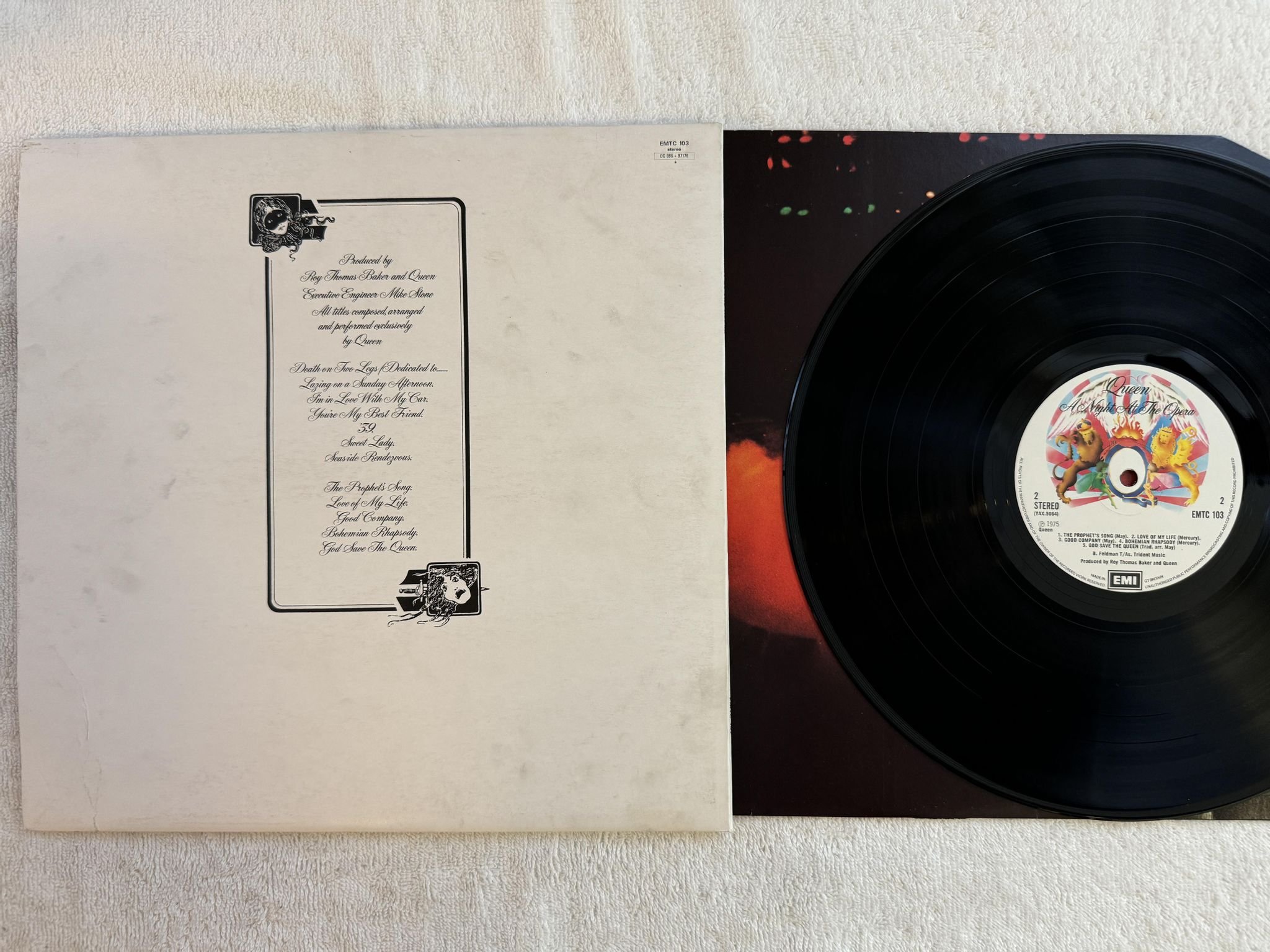 Omslagsbild för skivan QUEEN night at the opera LP -75 UK EMI EMTC 103 *** CLASSIC ***