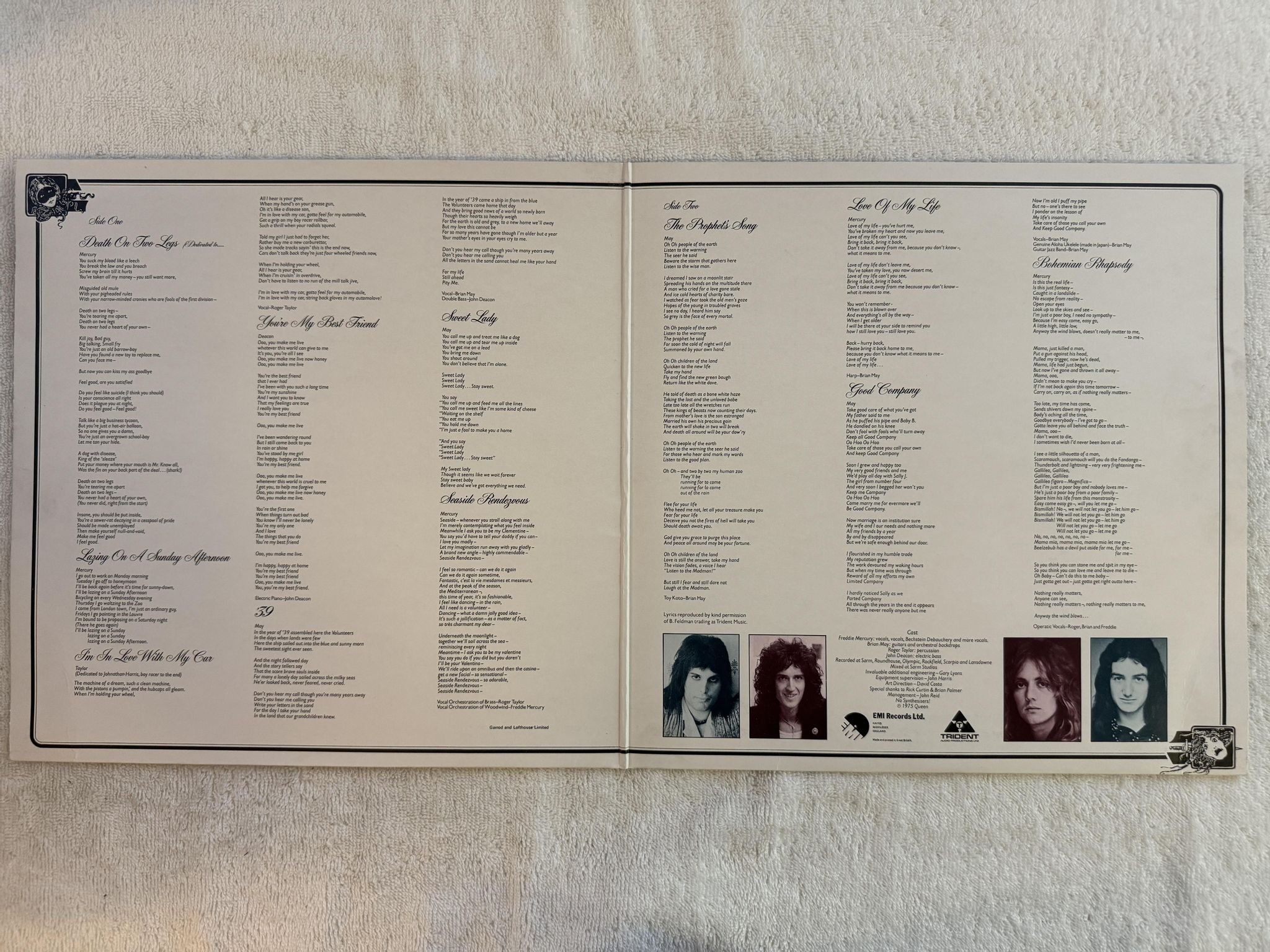 Omslagsbild för skivan QUEEN night at the opera LP -75 UK EMI EMTC 103 *** CLASSIC ***