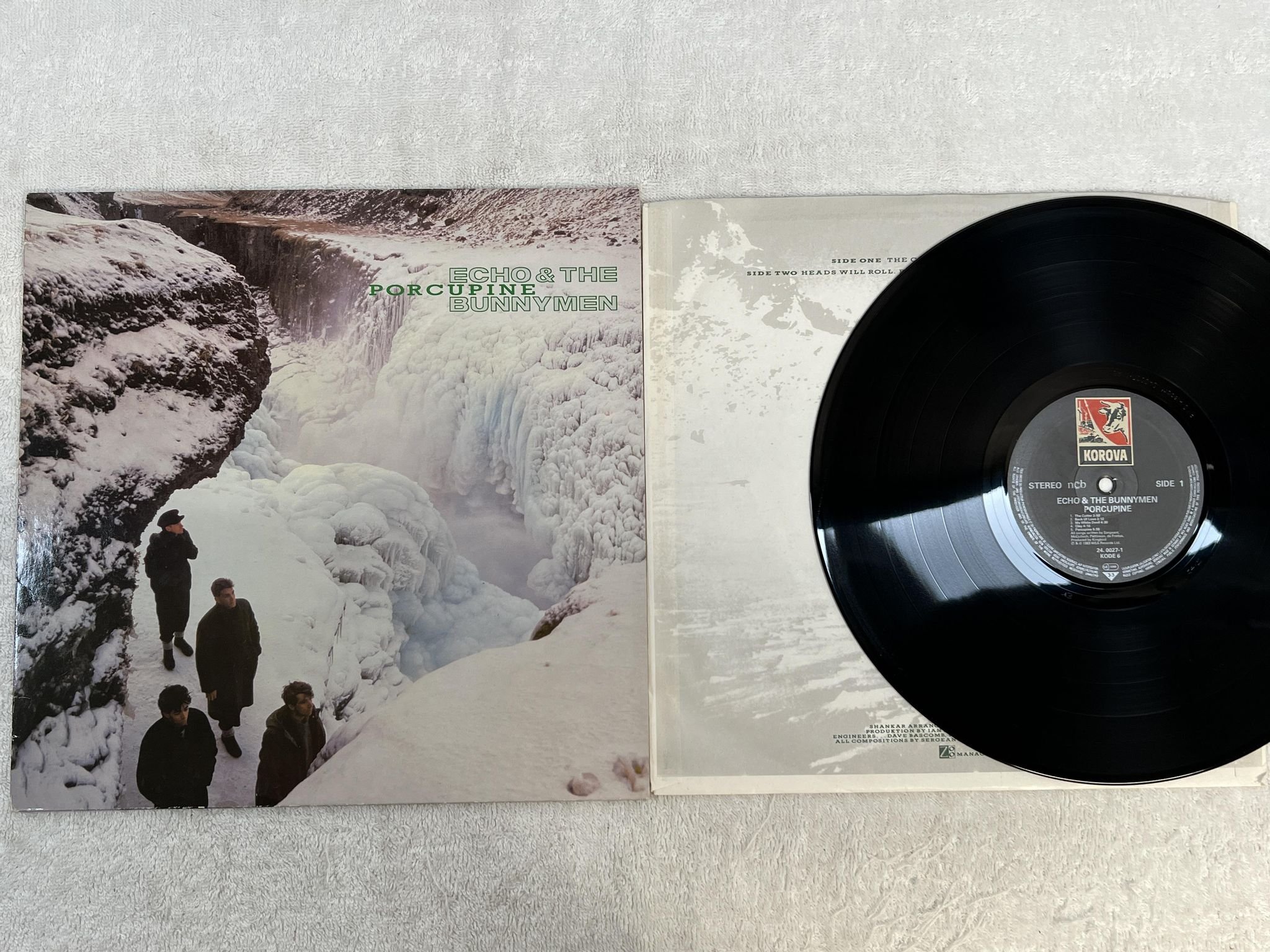 Omslagsbild för skivan ECHO AND THE BUNNYMEN porcupine LP -83 ncb KOROVA 24 0027-1