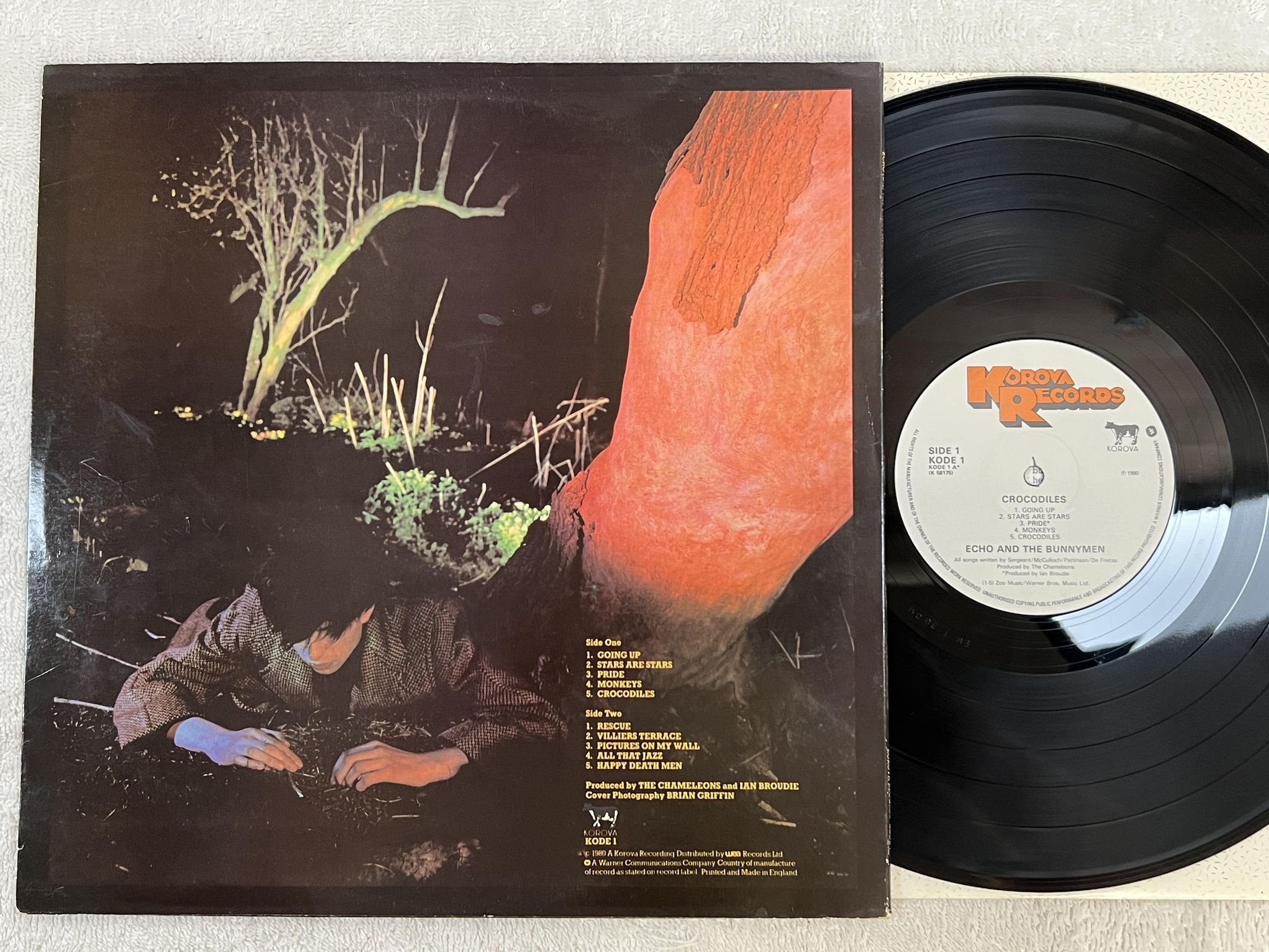 Omslagsbild för skivan ECHO AND THE BUNNYMEN crocodiles LP -80 UK KOROVA KODE 1