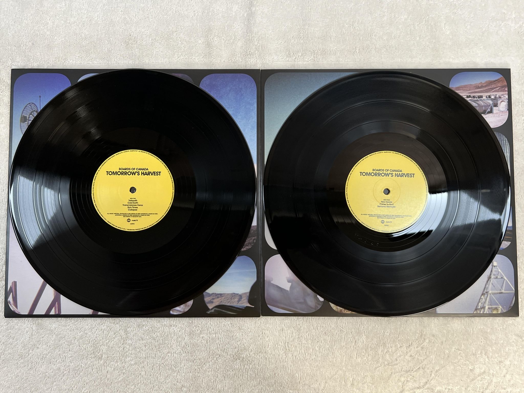 Omslagsbild för skivan BOARDS OF CANADA Tomorrow's Harvest 2xLP 2013 UK WARPLP257