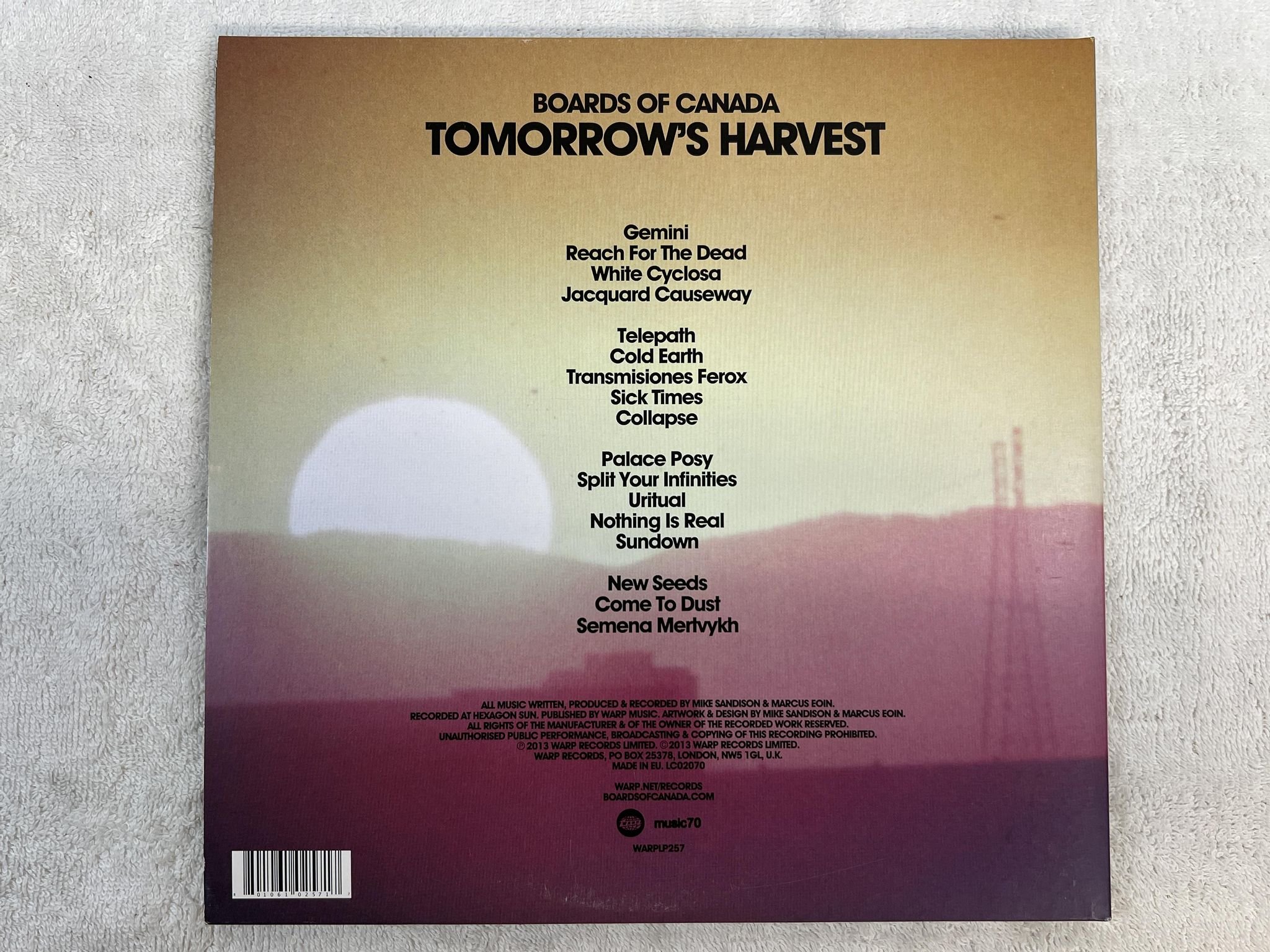 Omslagsbild för skivan BOARDS OF CANADA Tomorrow's Harvest 2xLP 2013 UK WARPLP257