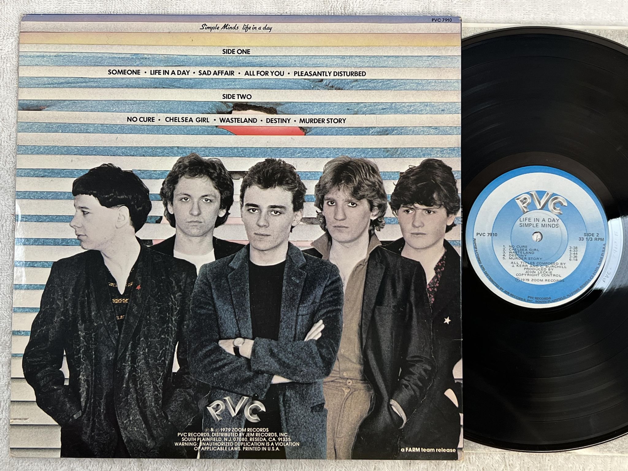 Omslagsbild för skivan SIMPLE MINDS life in a day LP -79 UU PVC 7910
